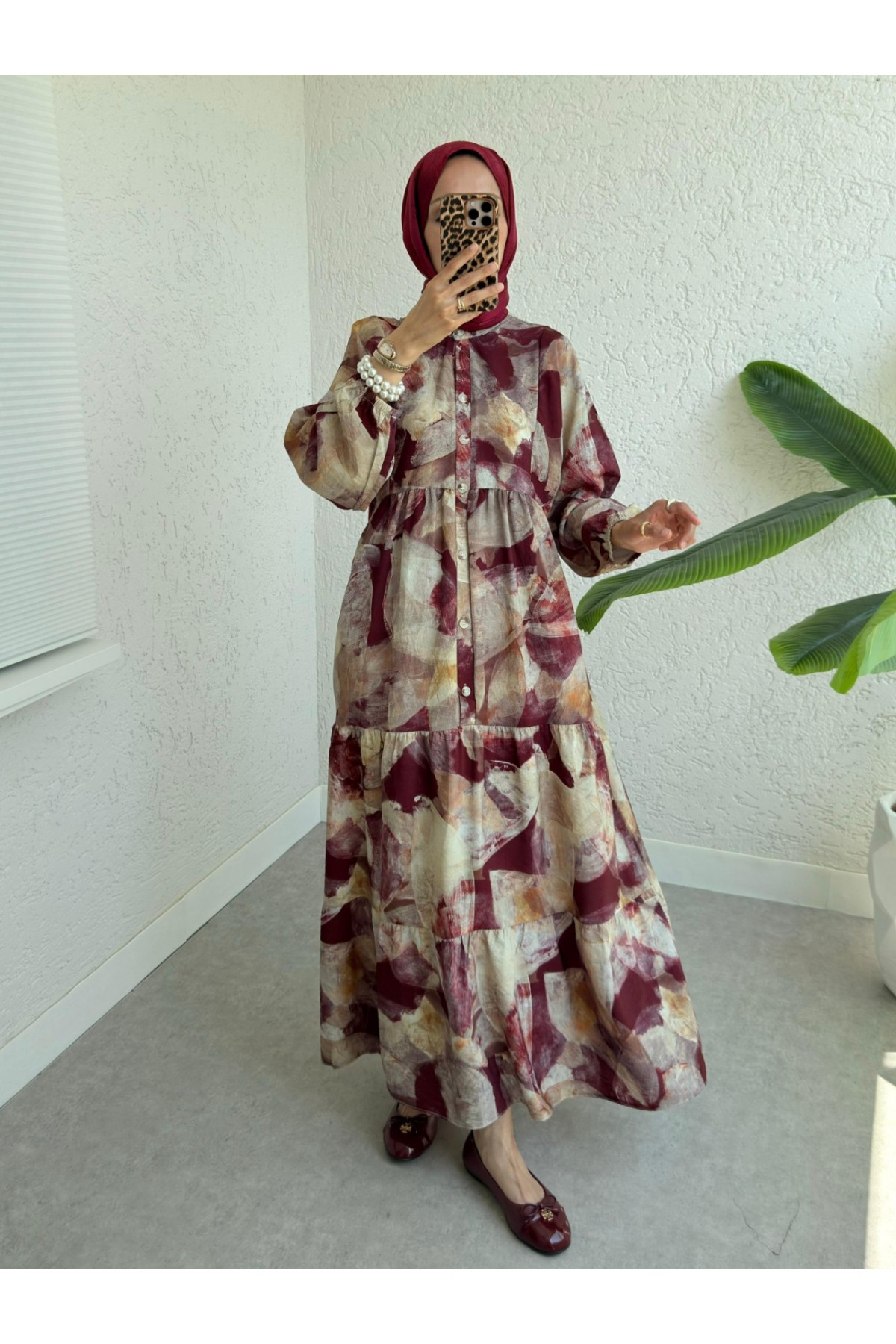 Yarım Düğmeli Kolu Lastikli Batik Desenli Elbise -Bordo