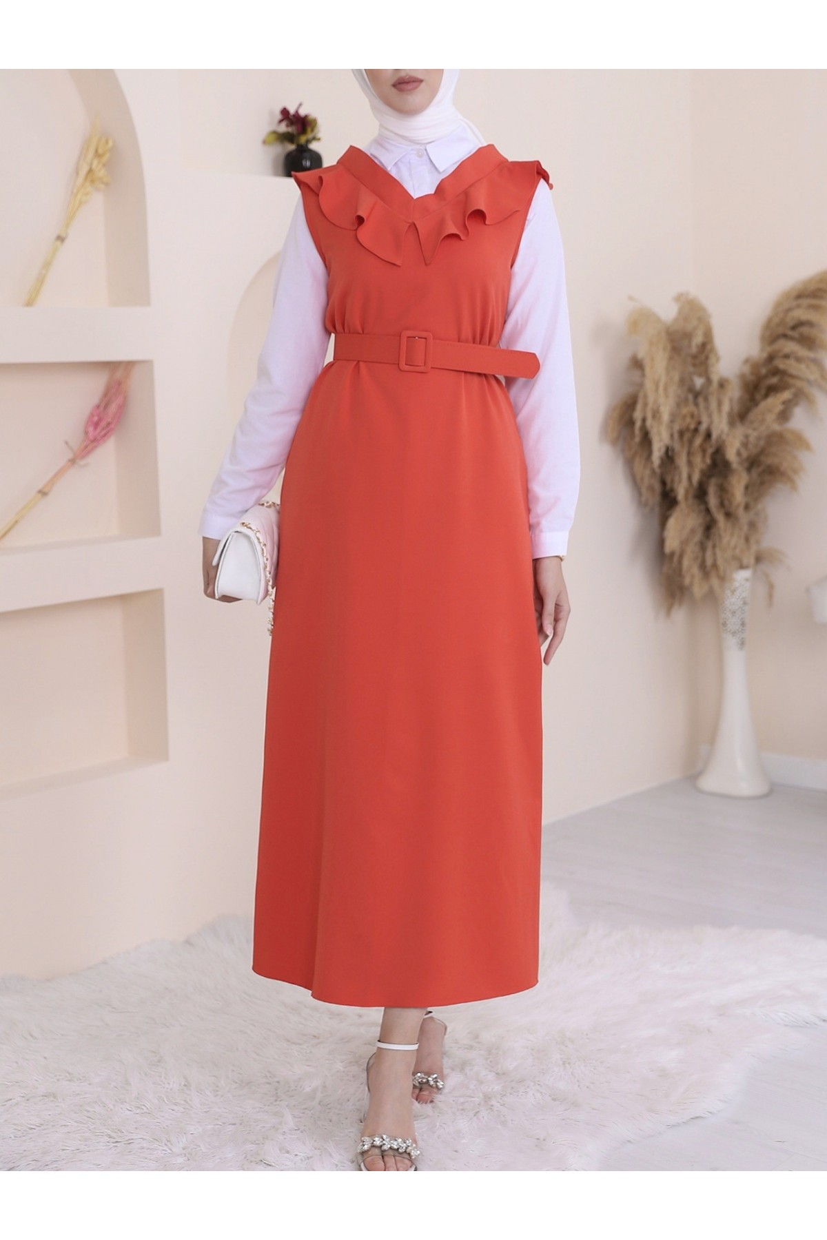 Yakası V Kemerli Uzun Jile Elbise      -Nar Çiçeği