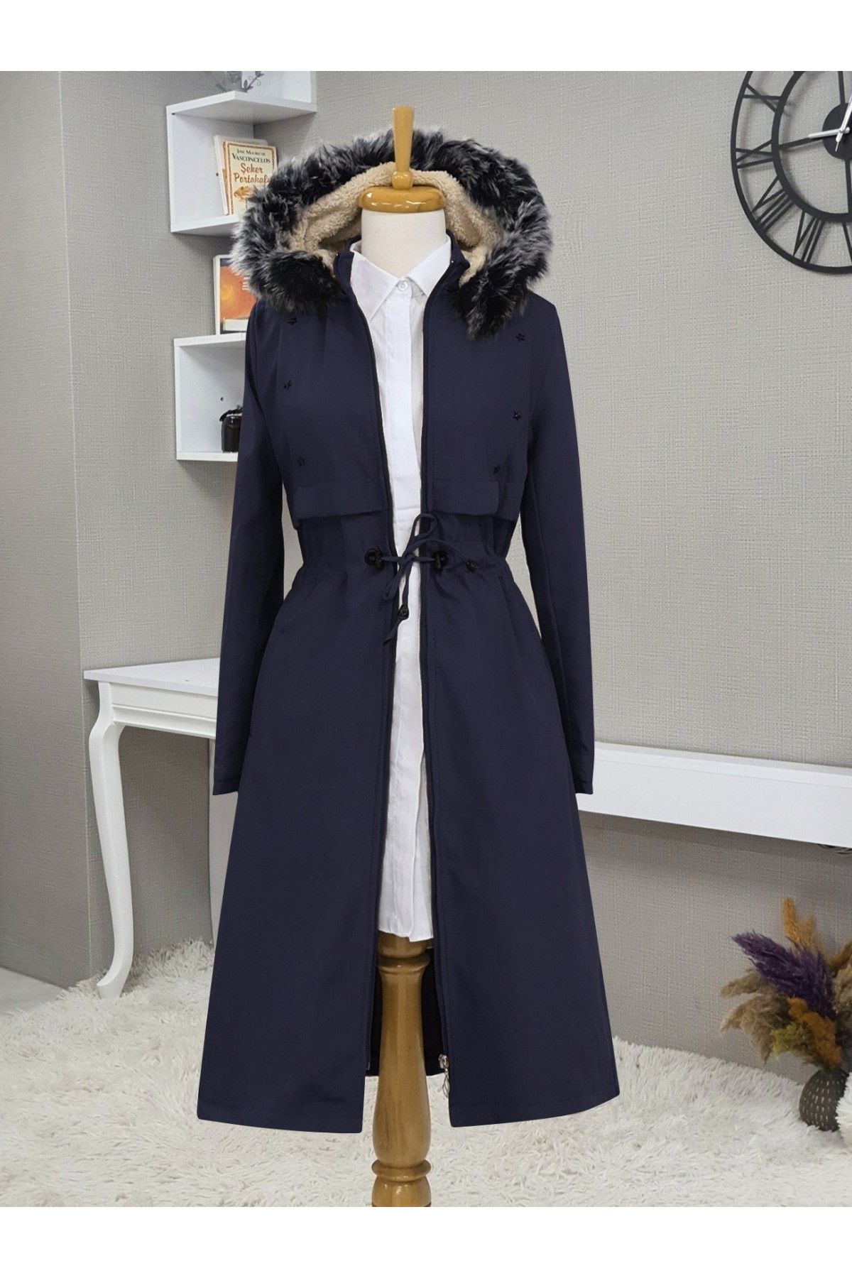 Metal Yıldız Detaylı Kapşonlu Uzun Kaban  -Laci