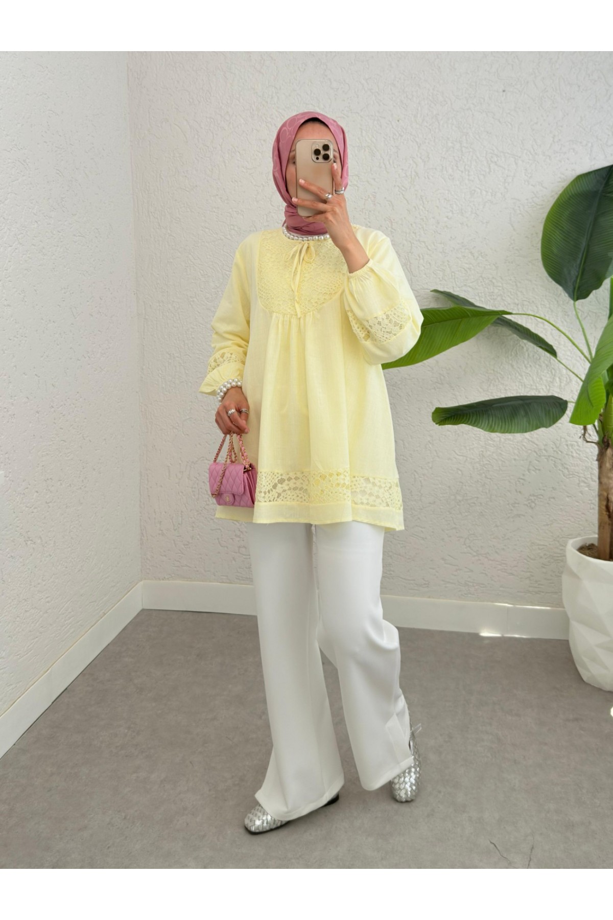 Dantel Detaylı Yakası Bağlamalı Kolu Lastikli Gömlek -Açık Sarı