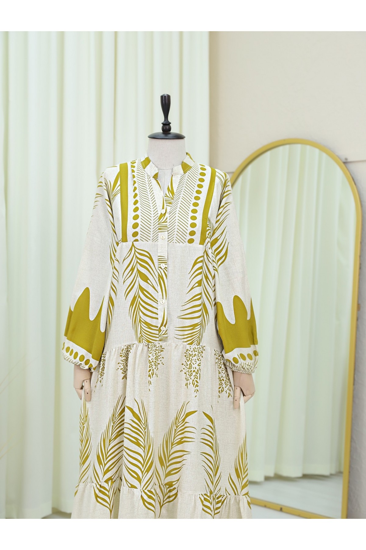 Dik Yaka Yarım Düğmeli Yaprak Desen Elbise -Krem