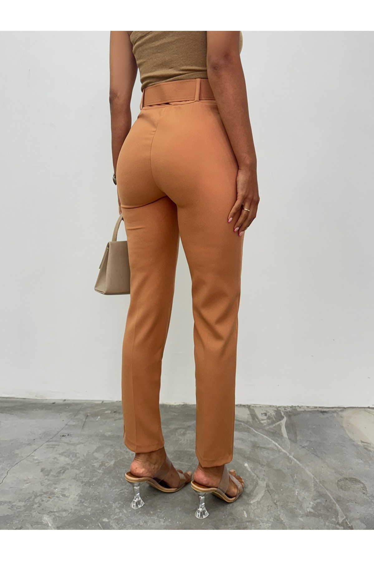 Kalın Kemerli Kumaş Pantalon    -Tarçın