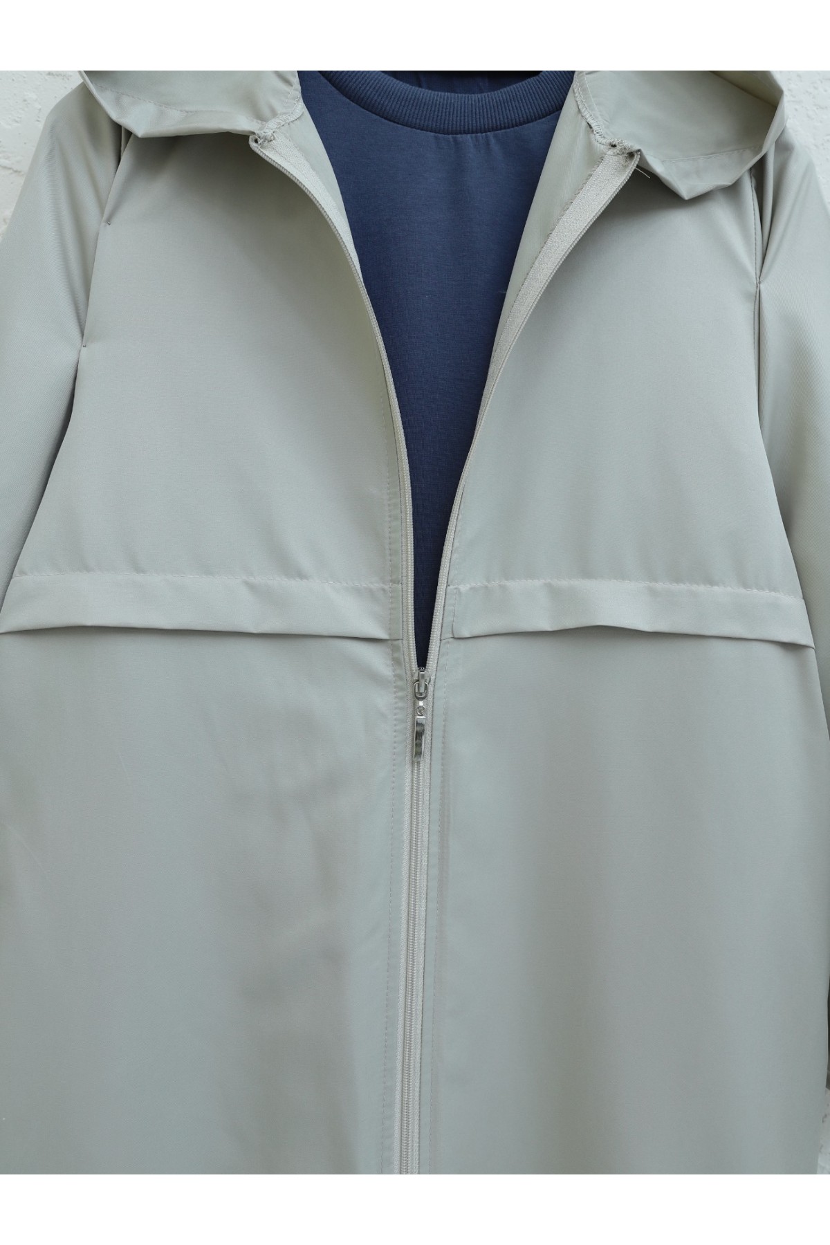 Boydan Fermuarlı Kapşonlu Uzun Yağmurluk -Taş