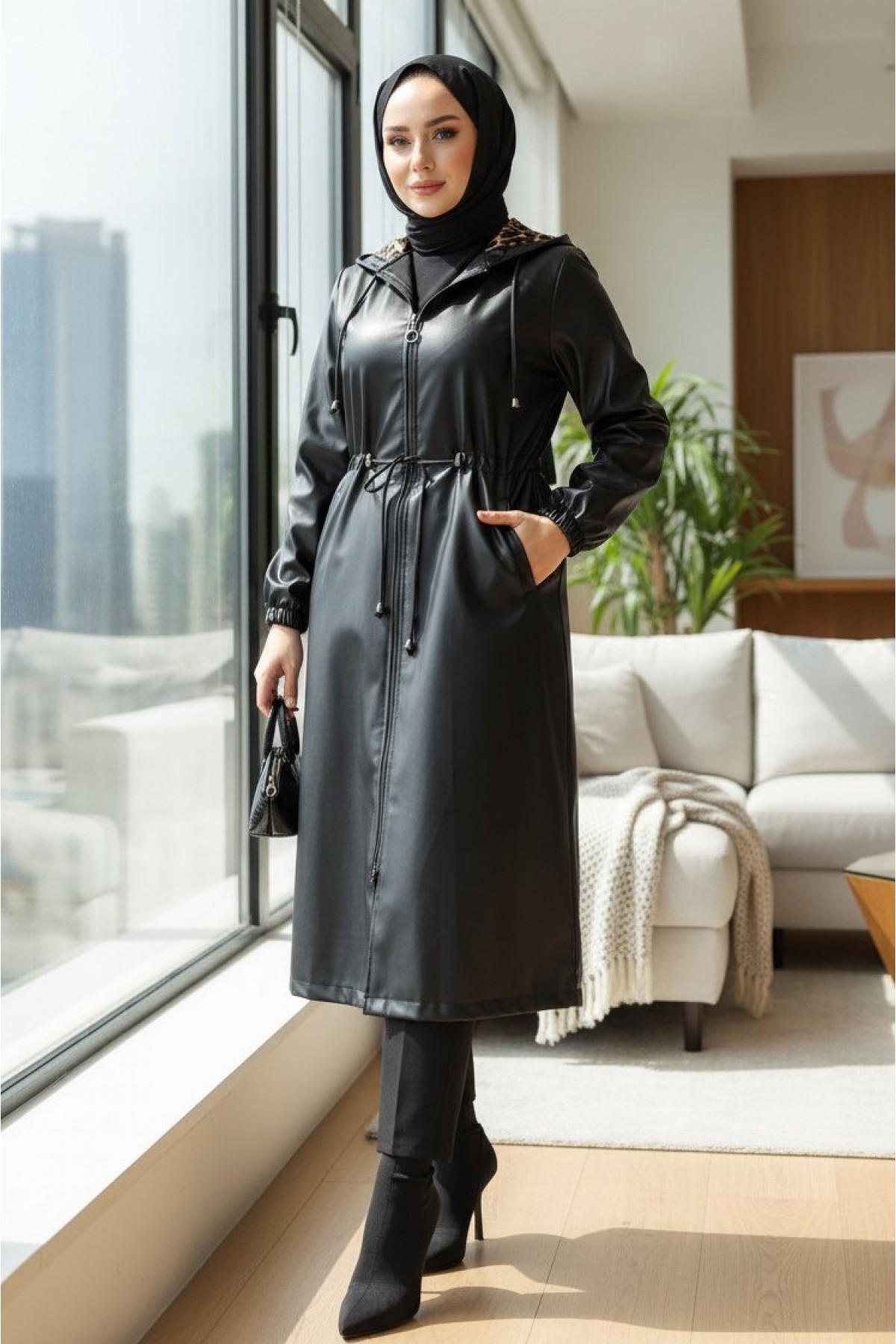 Kapşonlu Cepli Beli Bağcıklı Kolu Lastikli Deri Kap -Siyah