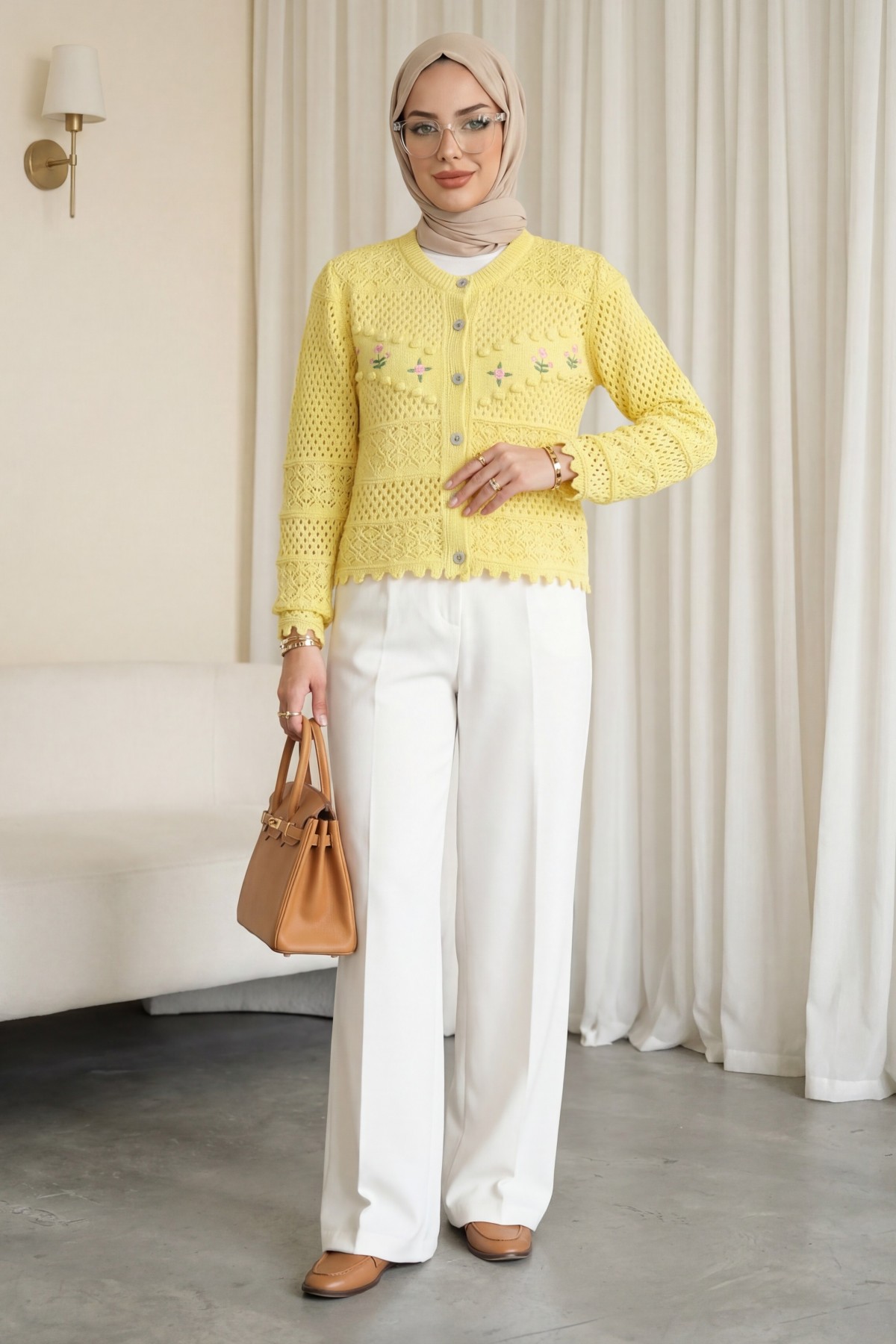 Önü Çiçek Nakışlı Ponponlu Düğmeli Triko Hırka   -Sarı