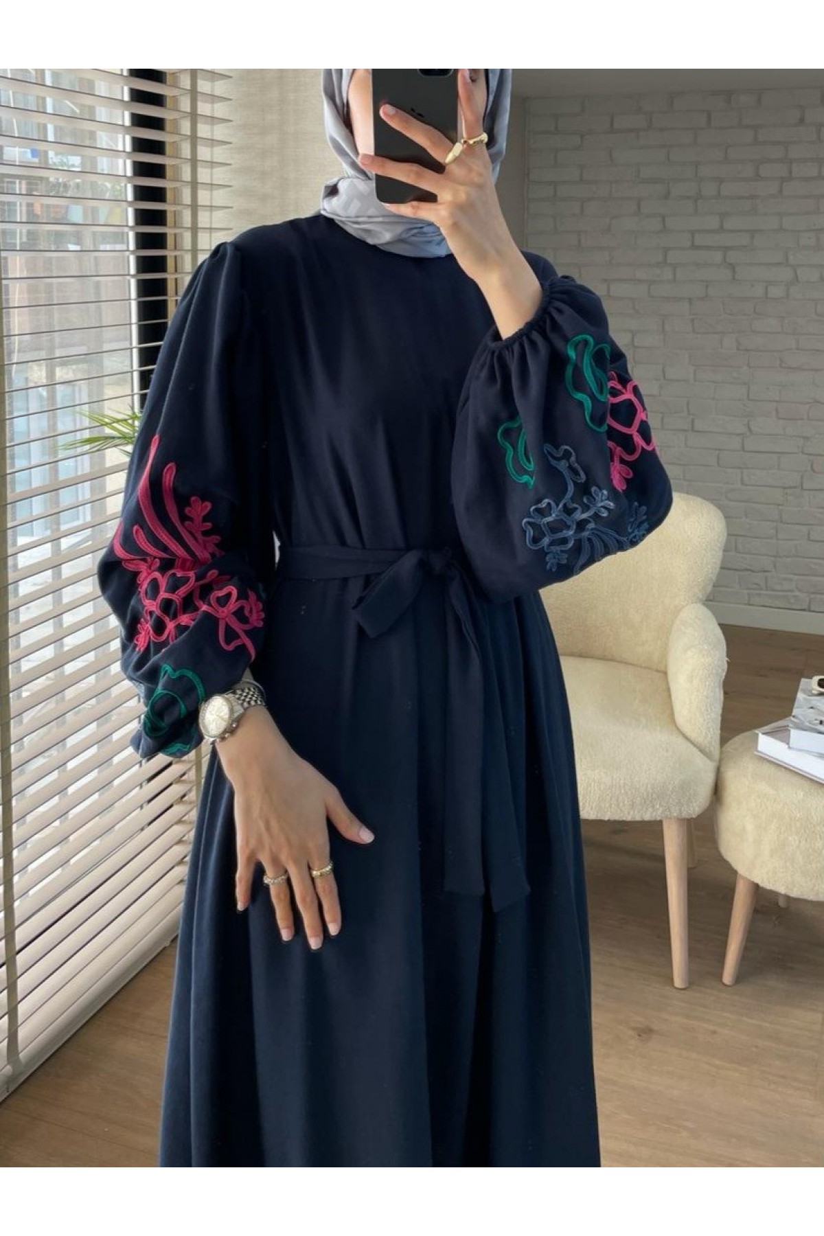 Kolları Balon Süzene İşlemeli Kemerli Elbise   -Laci