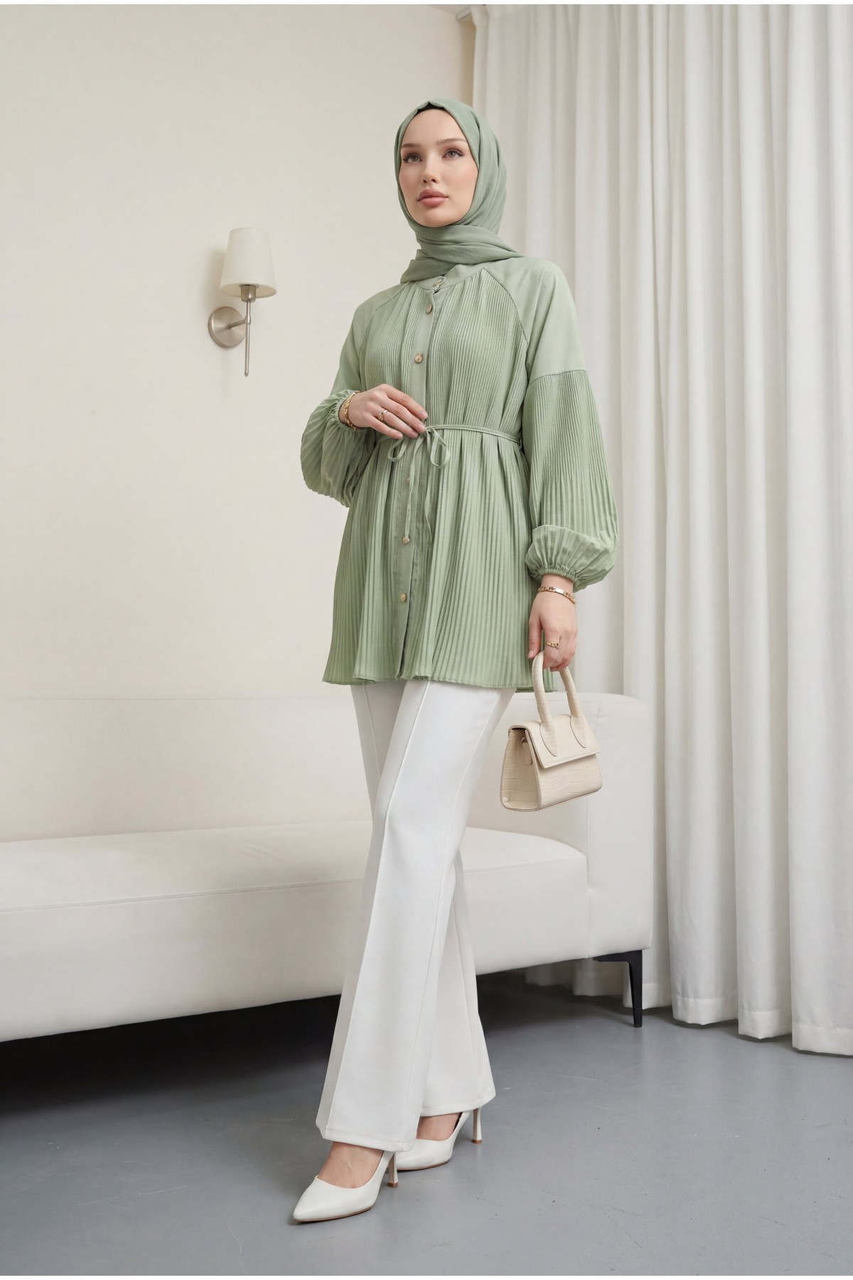 Gold Düğmeli Önü Ve Kolları Pliseli Bağcıklı Gömlek -A.Yeşil