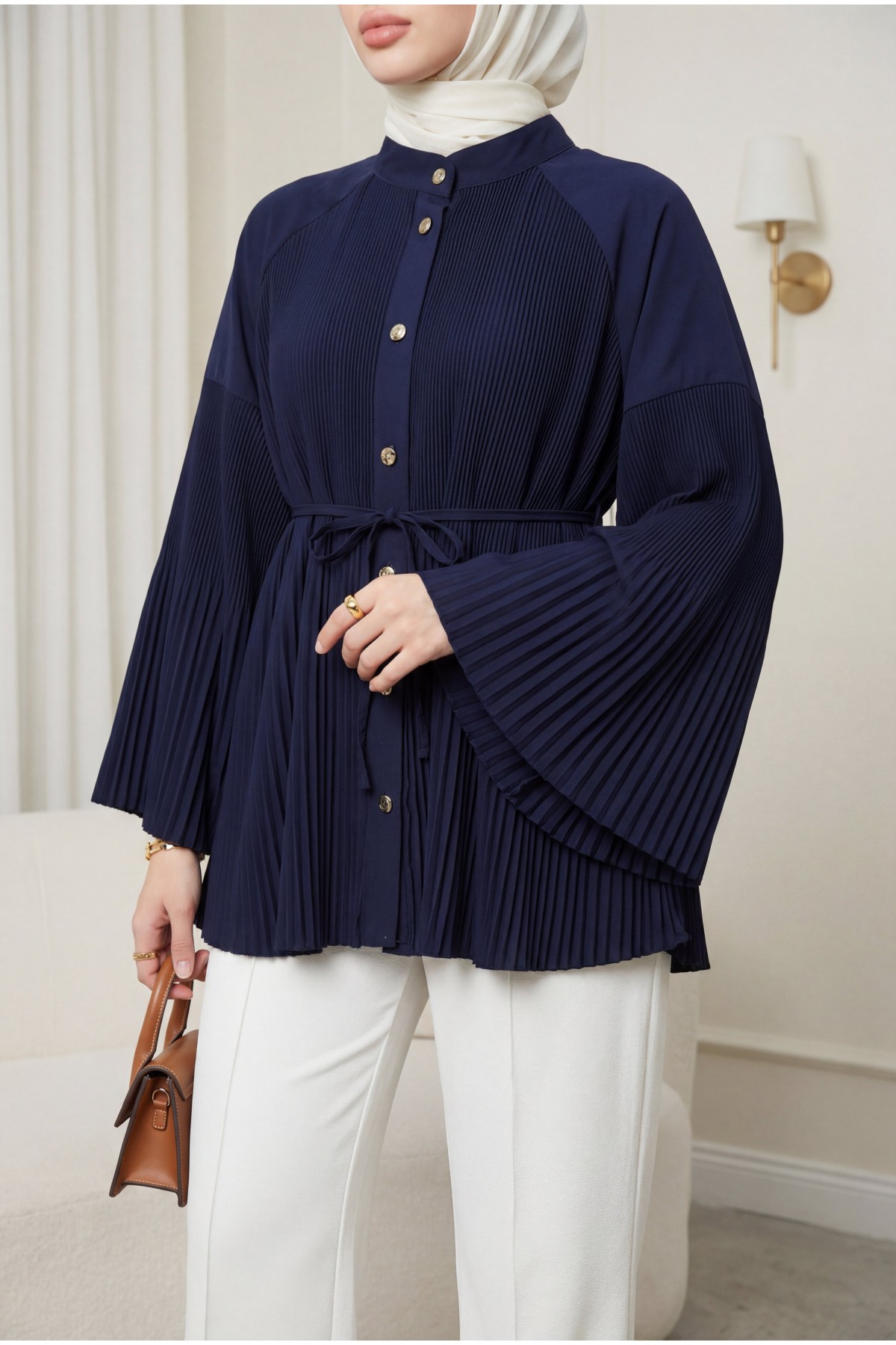 Gold Düğmeli Önü Ve Kolları Pliseli Bağcıklı Gömlek -Laci