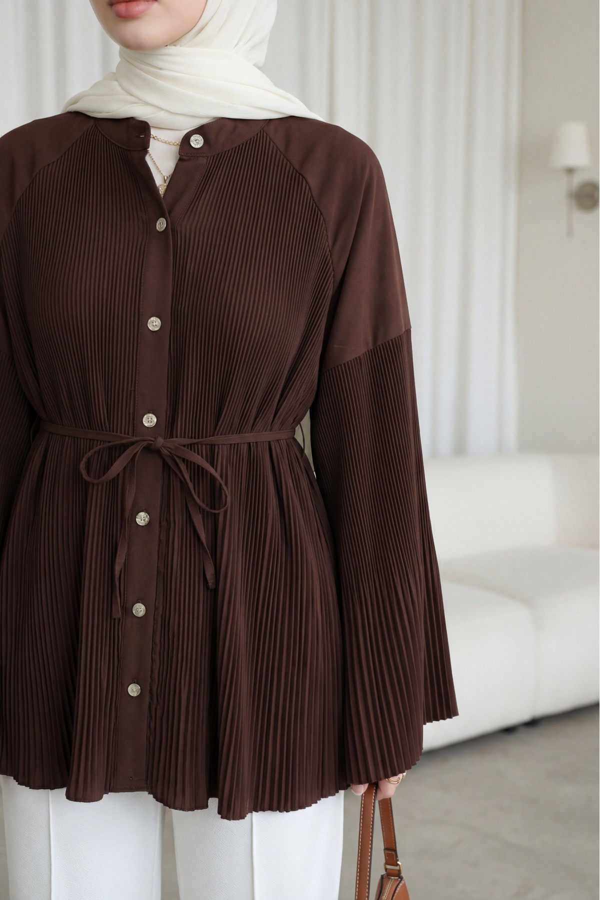 Gold Düğmeli Önü Ve Kolları Pliseli Bağcıklı Gömlek -Kahve