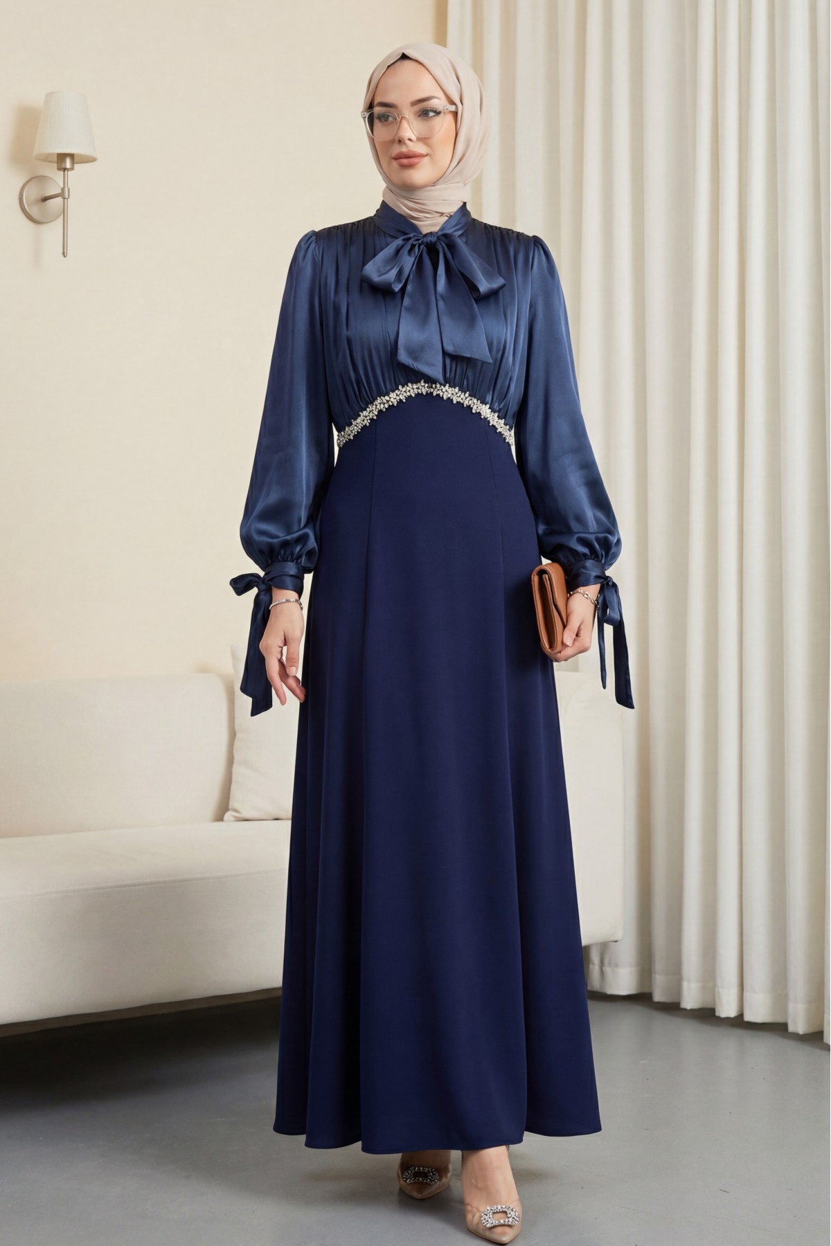 Yakası Ve Kolları Bağcıklı Üstü Piliseli Janjan Saten Eteği Krep Elbise -Laci