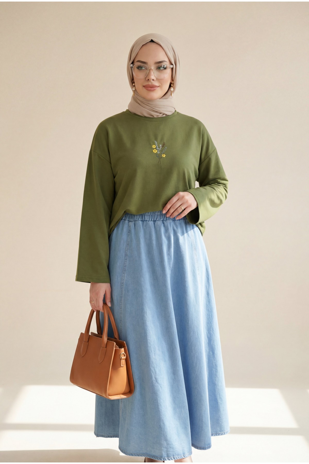 Önü Çiçek Nakışlı Yuvarlak Yaka Salaş Penye Bluz -Yeşil