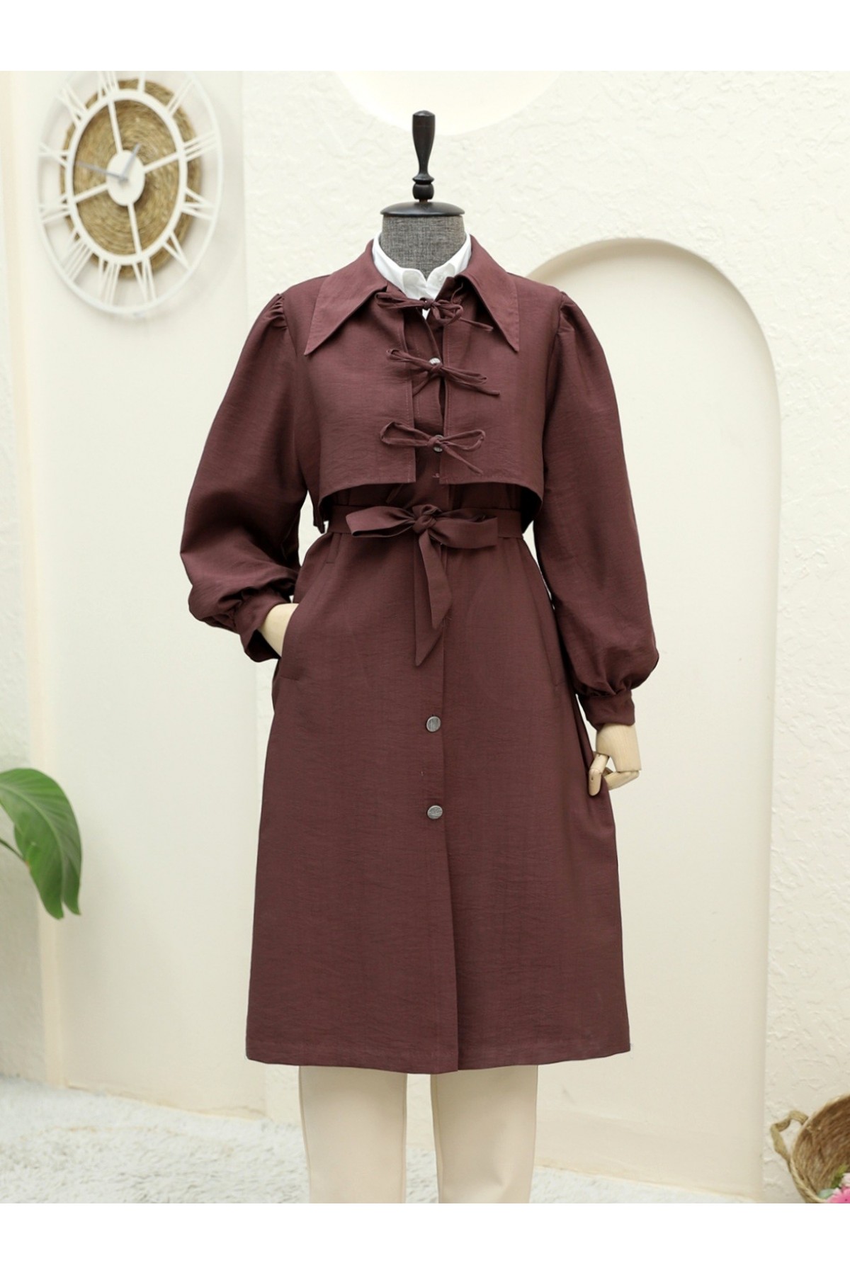 Önü Bağlama Detaylı Düğmeli Cepli Trençkot -Mürdüm
