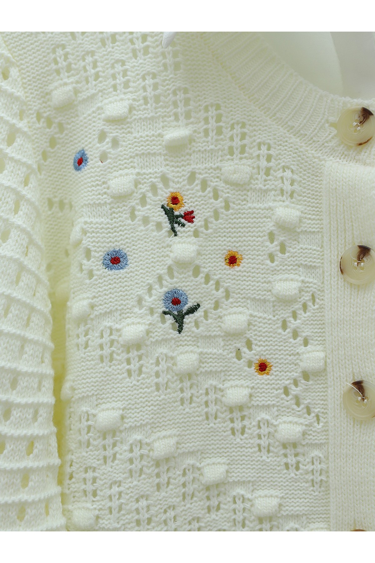 Ponponlu Yuvarlak Yaka Düğmeli Triko Hırka -Ekru