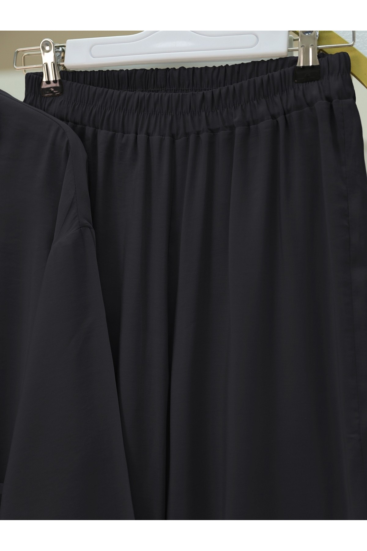 Yakası Taşlı Belden Bağlamalı Pantolonlu Takım -Siyah