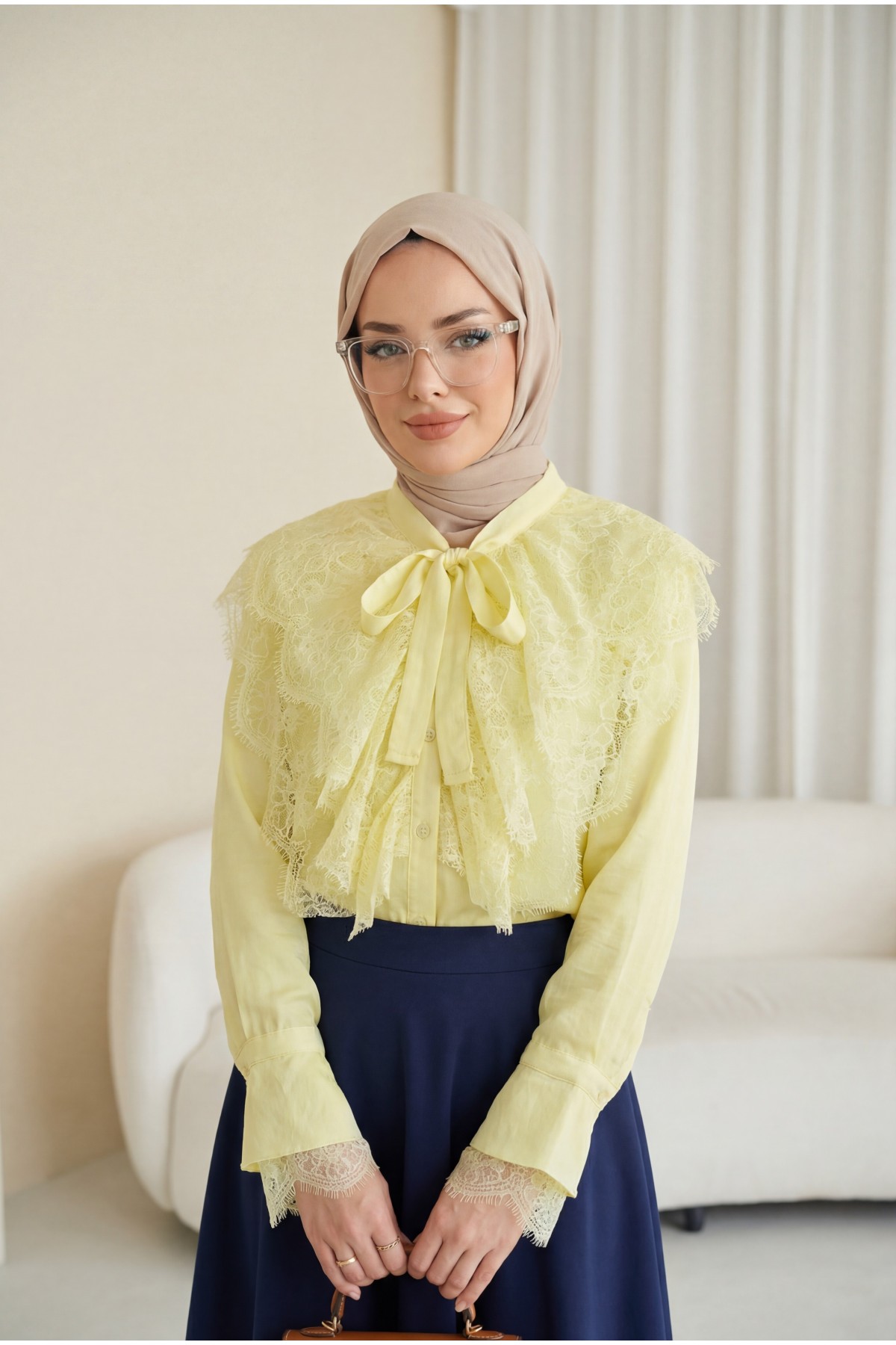 Yakası Bağcıklı Fırfırlı Dantel Detaylı Arkası Uzun Cupra Gömlek  -Açık Sarı