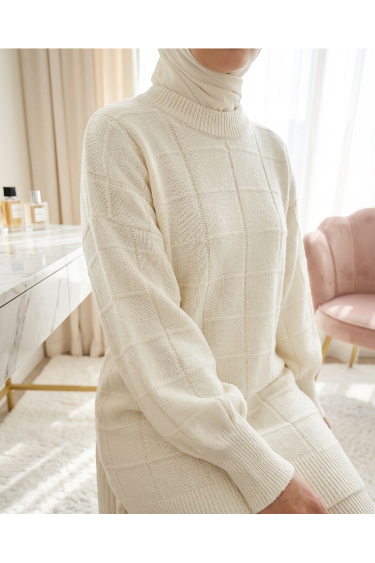 Kare Desenli Yırtmaçlı Yumoş Triko Tunik   -Krem