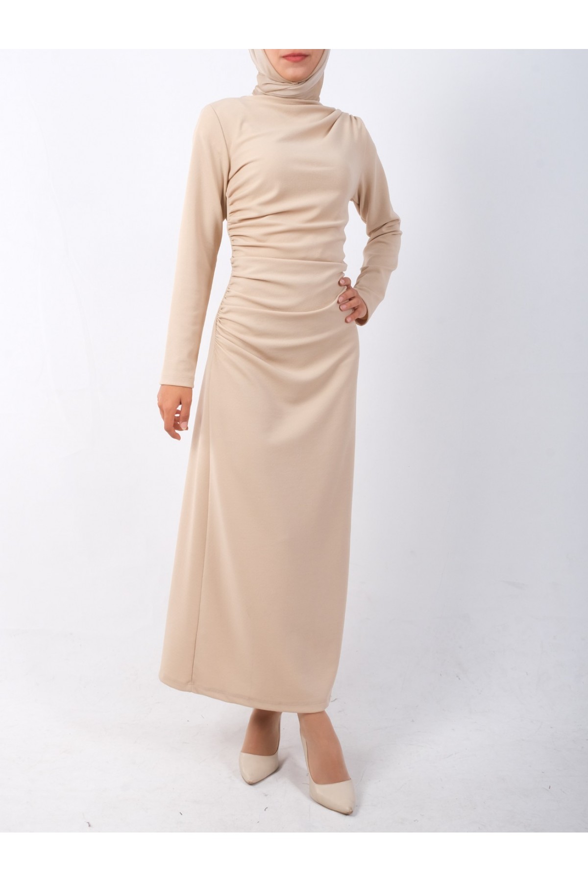 Kayık Yaka Yandan Drapeli Örme Krep Elbise -Bej