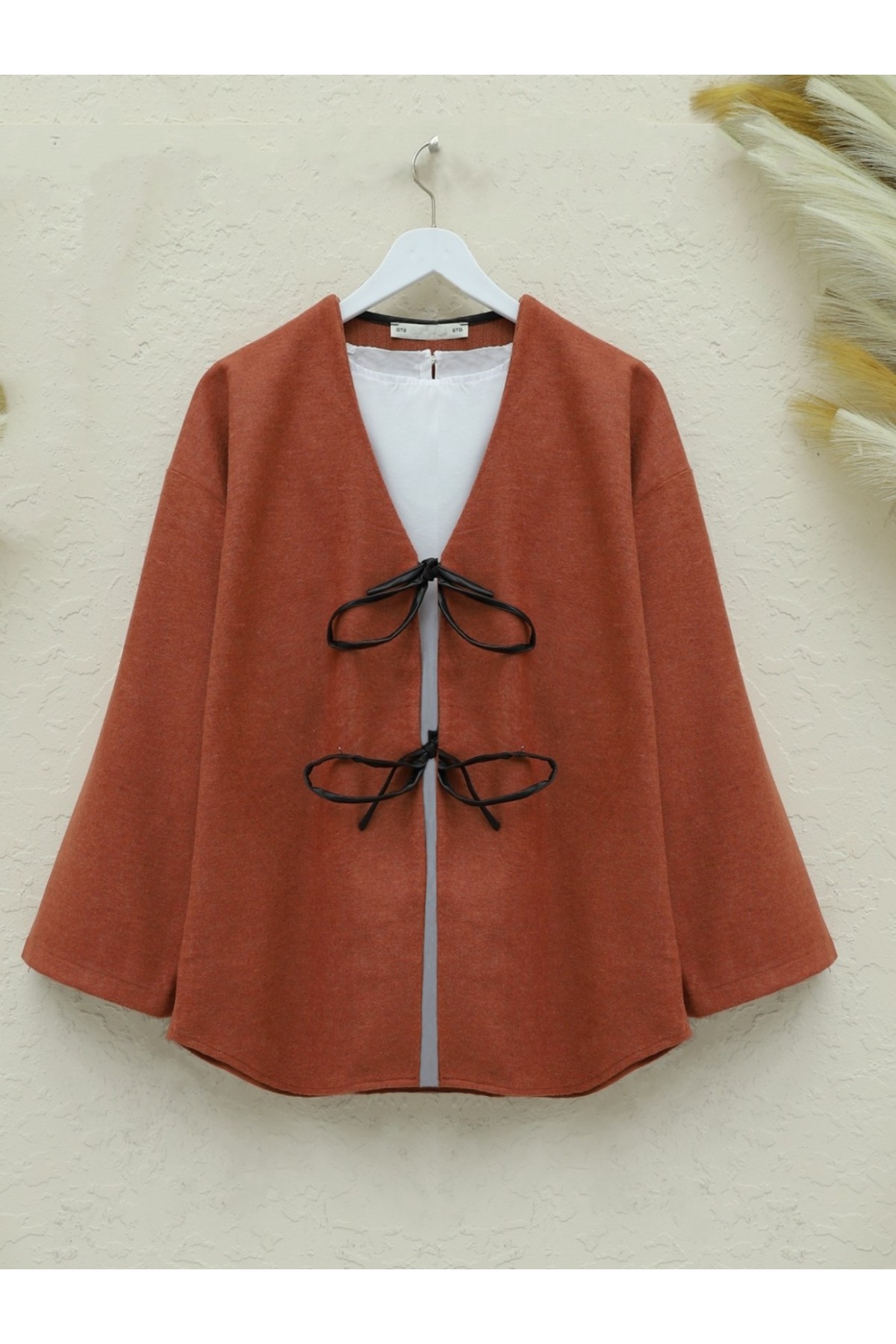 Önü Bağcıklı Oval Kesim Kaşe Kimono    -Kiremit