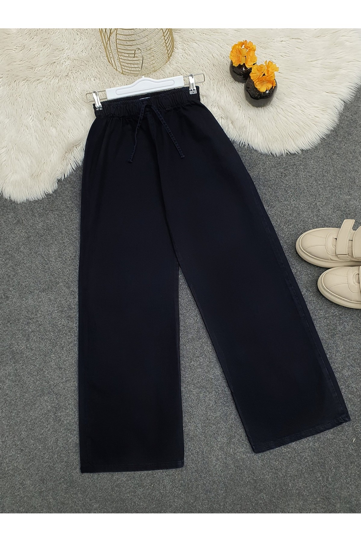 Bol Paça Beli Lastikli Bağcık Detaylı Kot Pantolon     -K.Laci