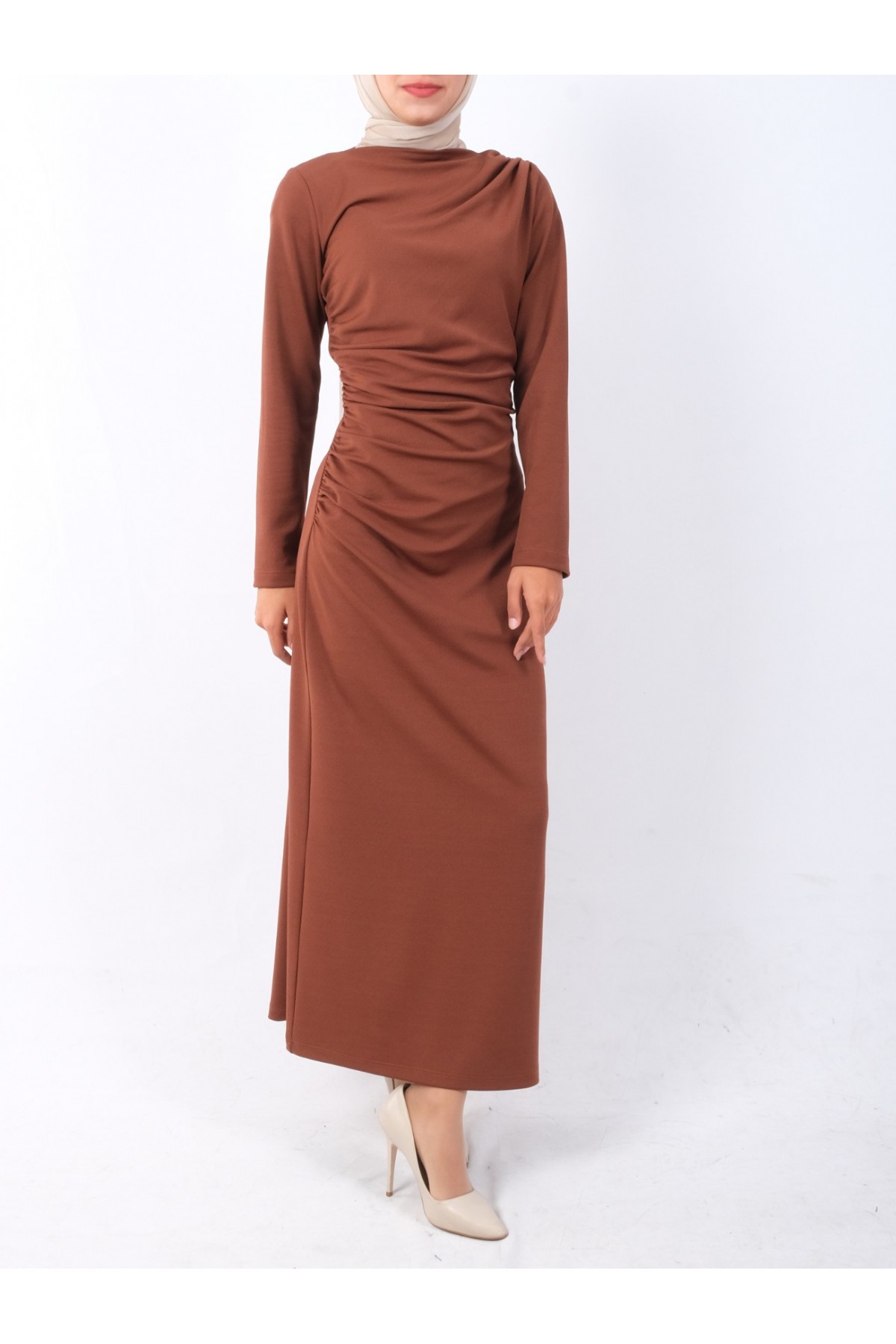 Kayık Yaka Yandan Drapeli Örme Krep Elbise -Taba
