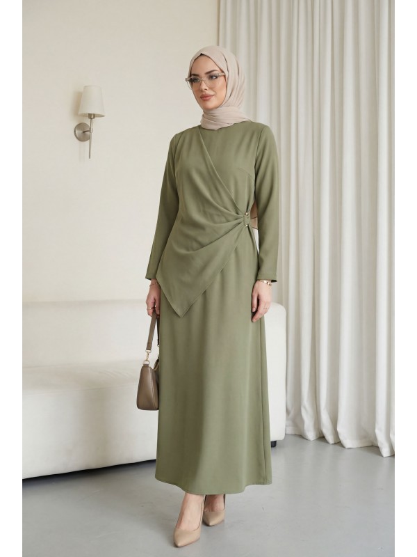 Çapraz Alerli Tokalı Yuvarlak Yaka İthal Krep Elbise -Çağla Y.