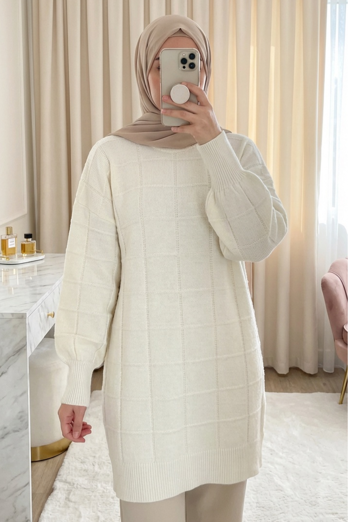 Kare Desenli Yırtmaçlı Yumoş Triko Tunik   -Krem