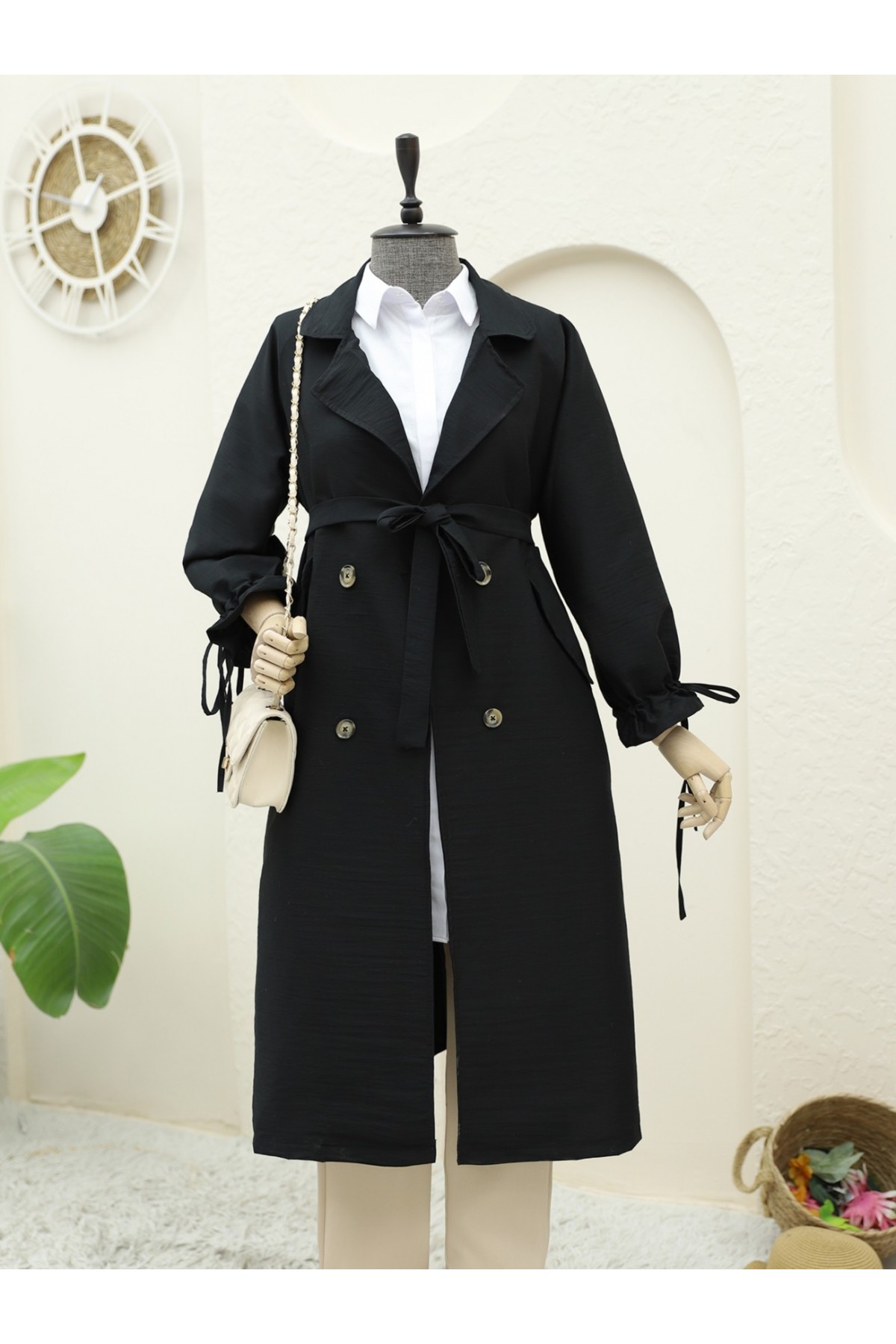 Kolu Manşeti Bağcıklı Kemerli Kap -Siyah