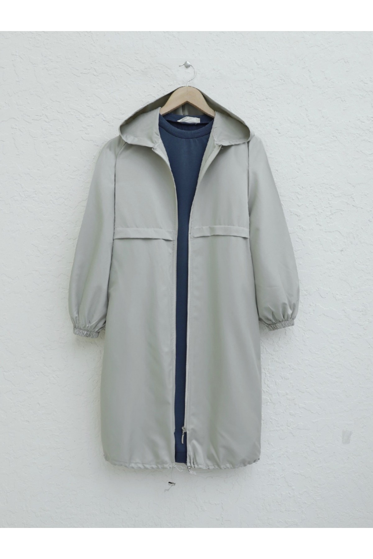 Boydan Fermuarlı Kapşonlu Uzun Yağmurluk -Taş