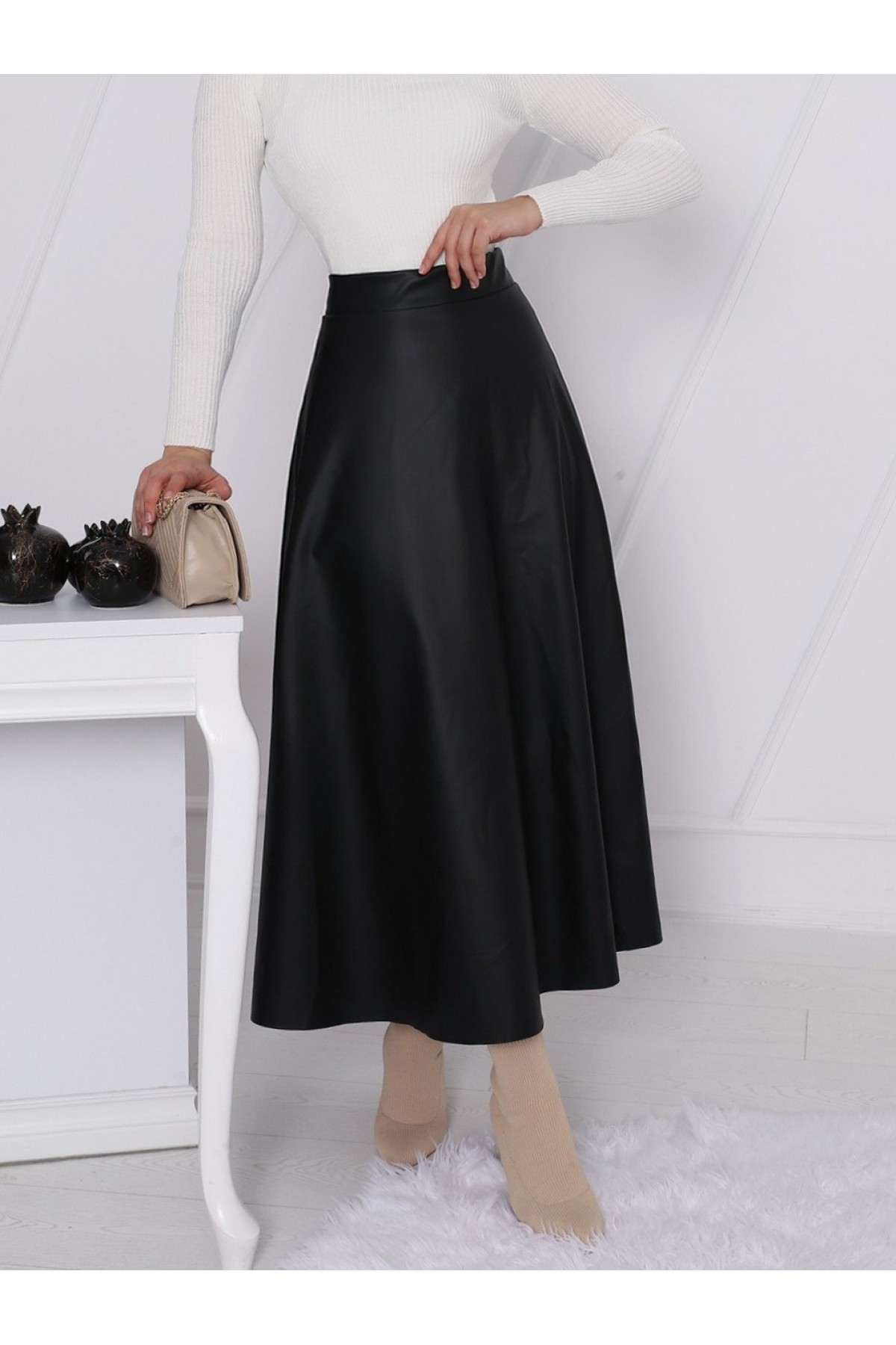 Beli Lastikli Düz Deri Etek (1962) -Siyah