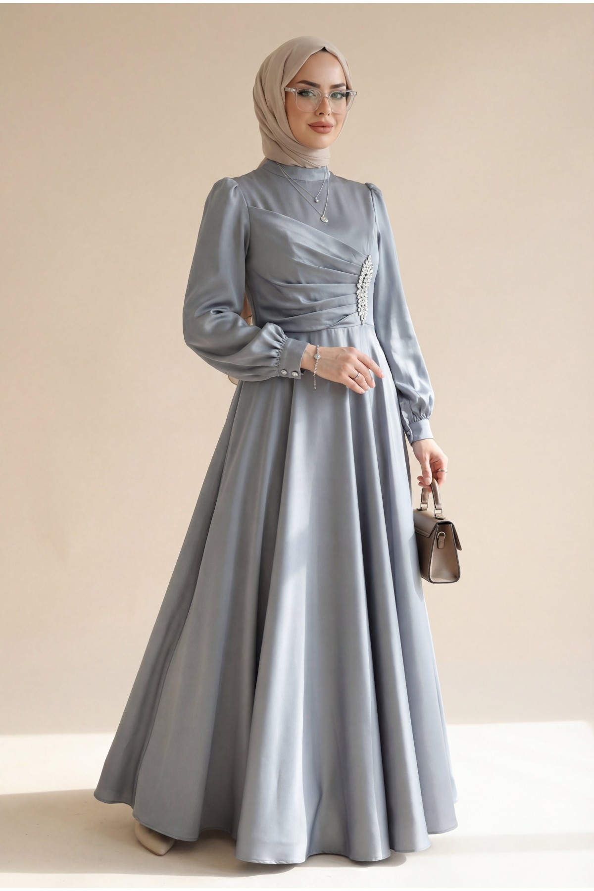 Önü Drapeli Taş Detaylı Saten Elbise -Gümüş