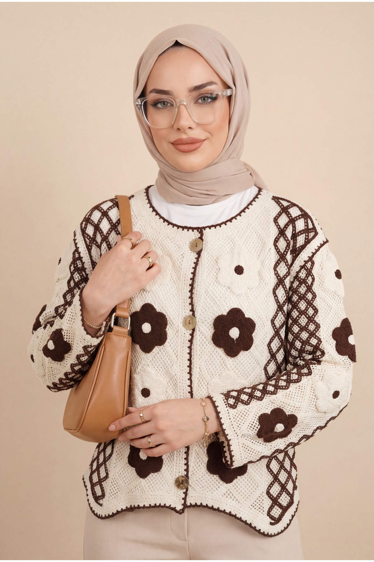 Papatya Detaylı Desenli Önü Düğmeli Ajurlu Triko Hırka -Kahve