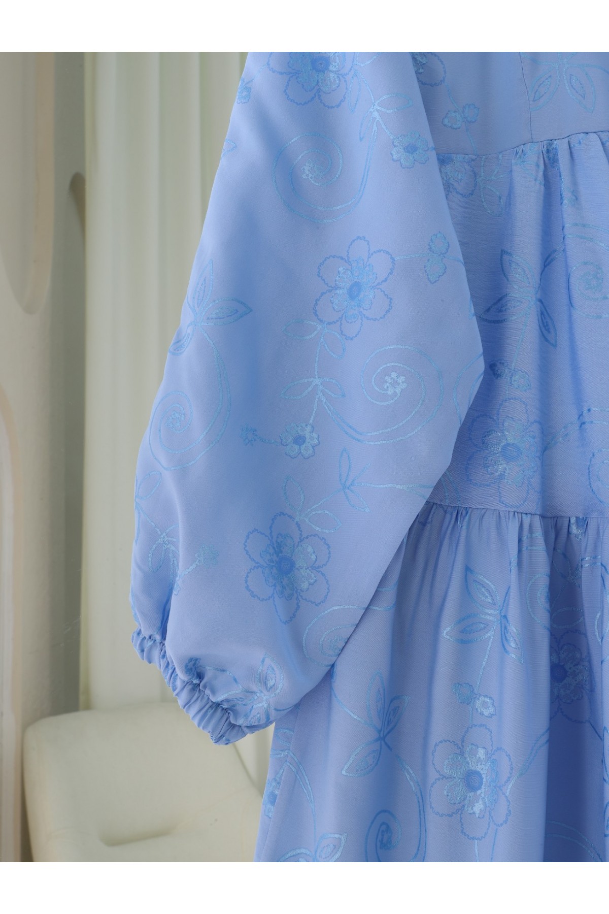 Kolu Lastikli Yarım Düğmeli Jakar Baskılı Parçalı Elbise -Açık Mavi