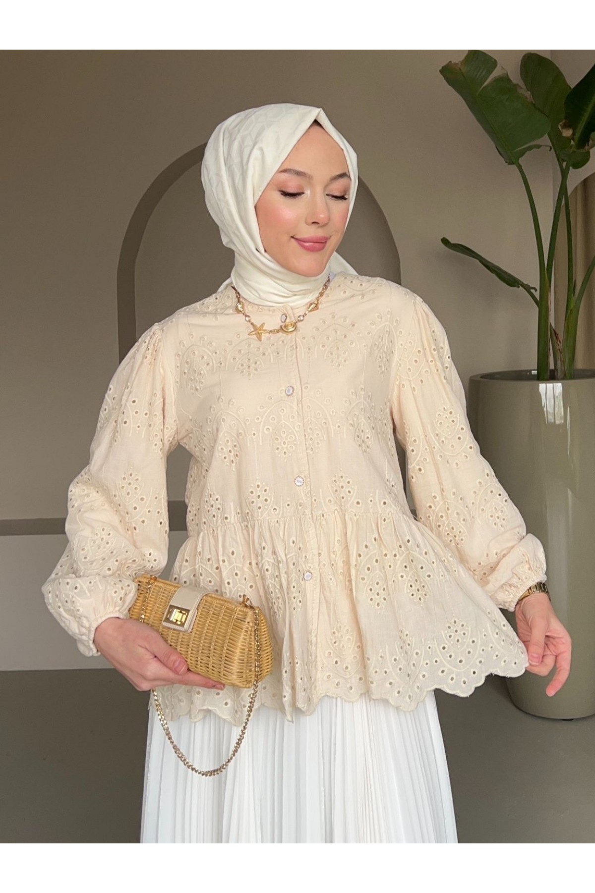 Kolu Lastikli Ajurlu Düğmeli Astarlı Gömlek -Bej