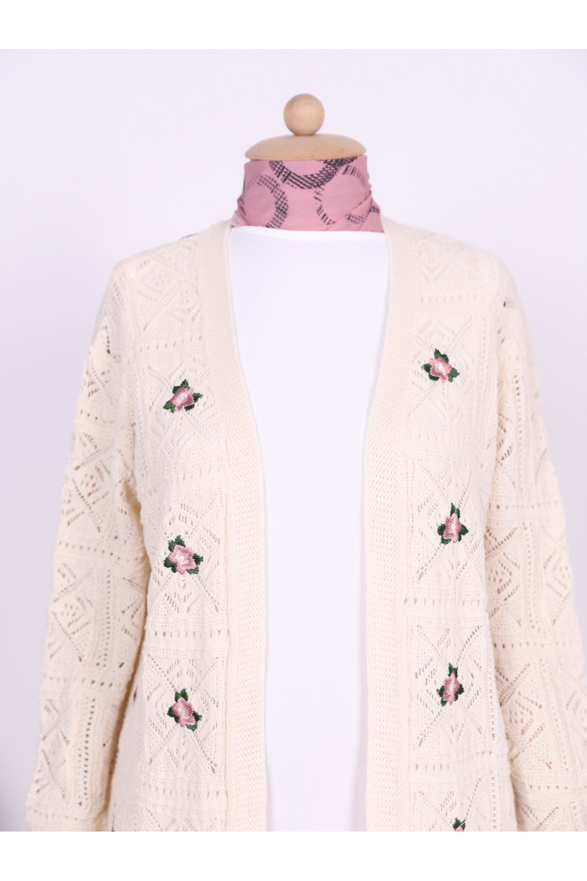 Ajurlu Nakışlı Hırka   -Krem