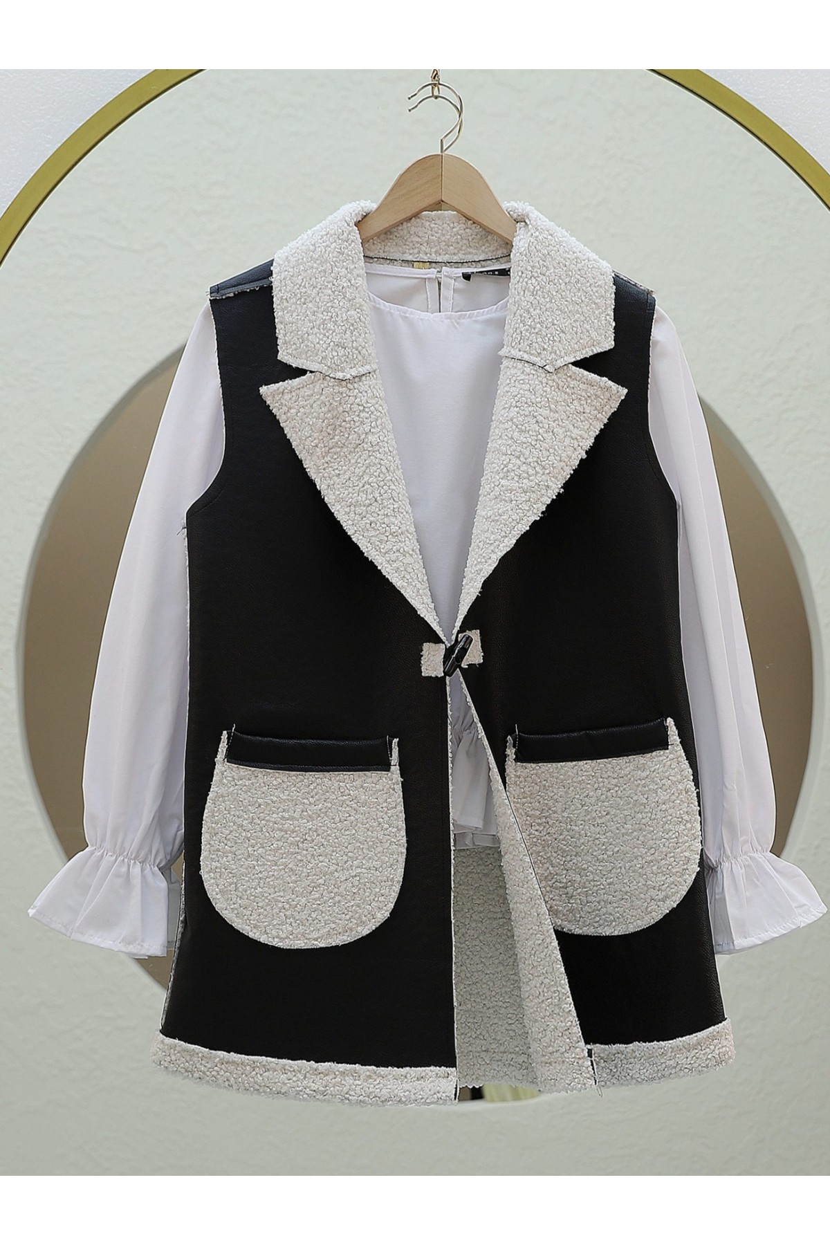 İçi Kuzu Peluş Çift Cepli Yelek -Beyaz