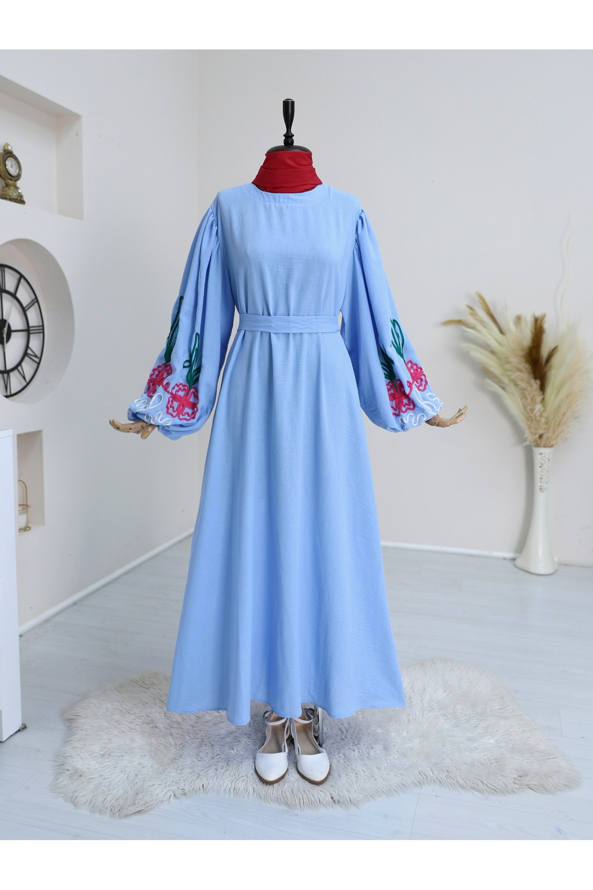 Kolları Balon Süzene İşlemeli Kemerli Elbise  -Mavi