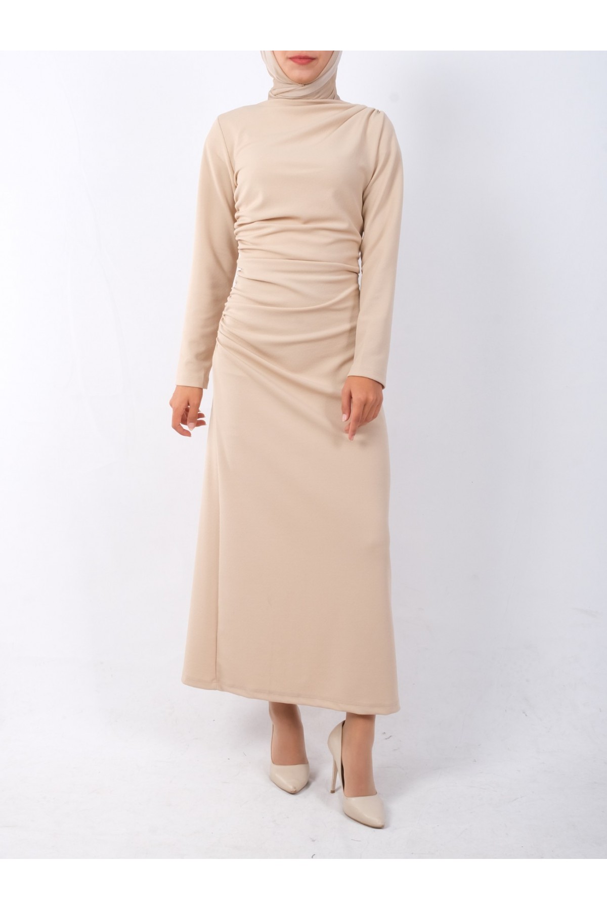Kayık Yaka Yandan Drapeli Örme Krep Elbise -Bej
