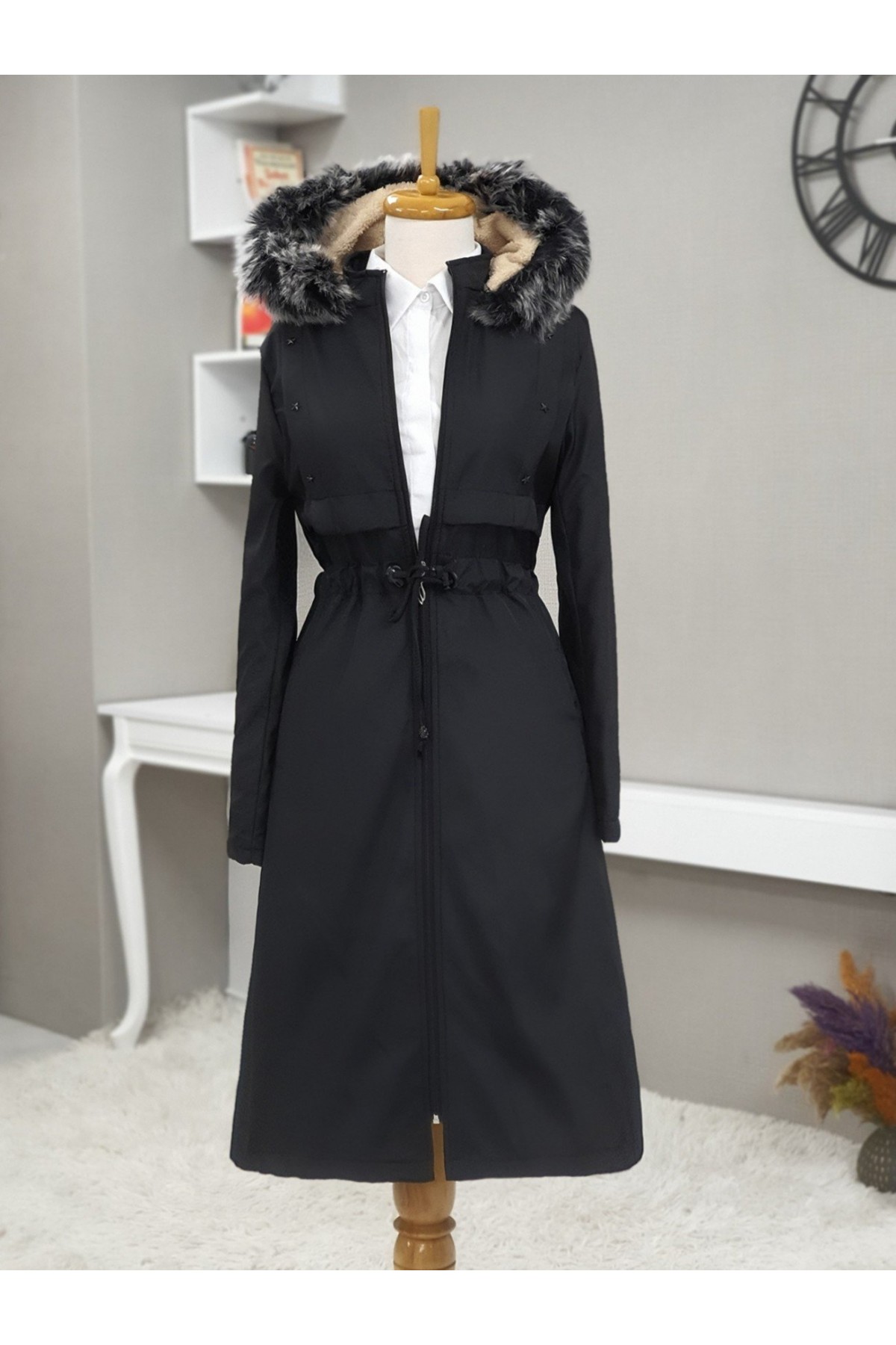 Metal Yıldız Detaylı Kapşonlu Uzun Kaban -Siyah