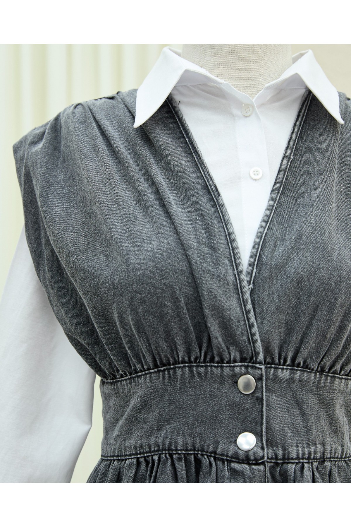 Boydan Düğmeli V Yaka Sıfır Kol Kot Jile  -Füme