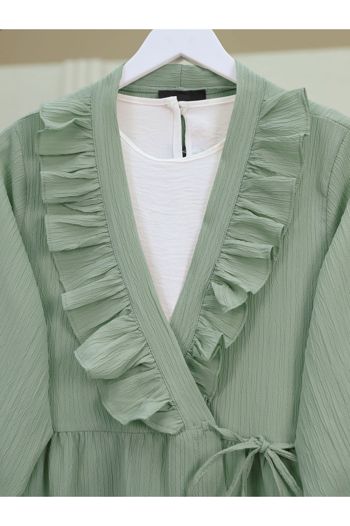 Önü Fırfırlı Bağlamalı Krinkıl Kimono -Mint