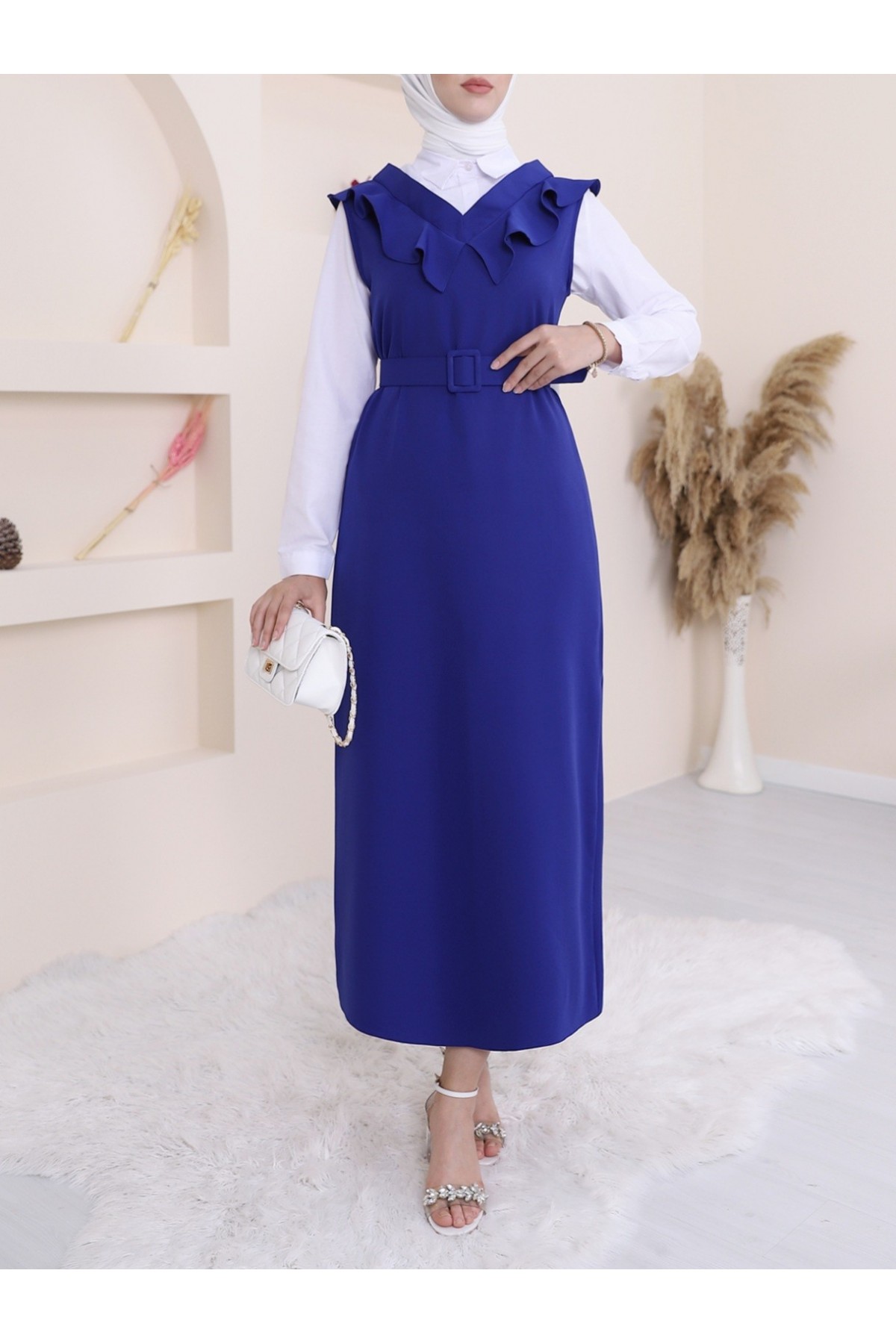 Yakası V Kemerli Uzun Jile Elbise      -Saks