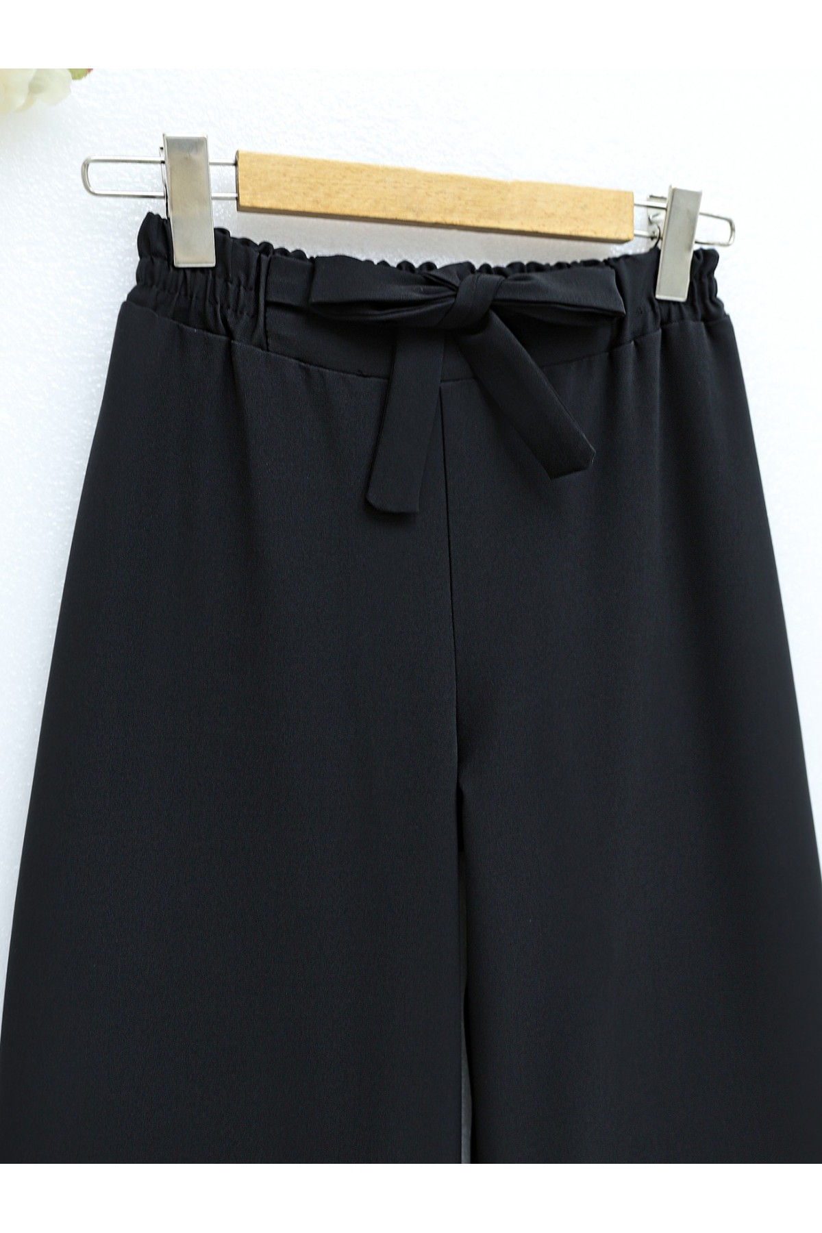 Duble Kumaş Beli Kuşaklı Bol Paça Pantolon -Siyah