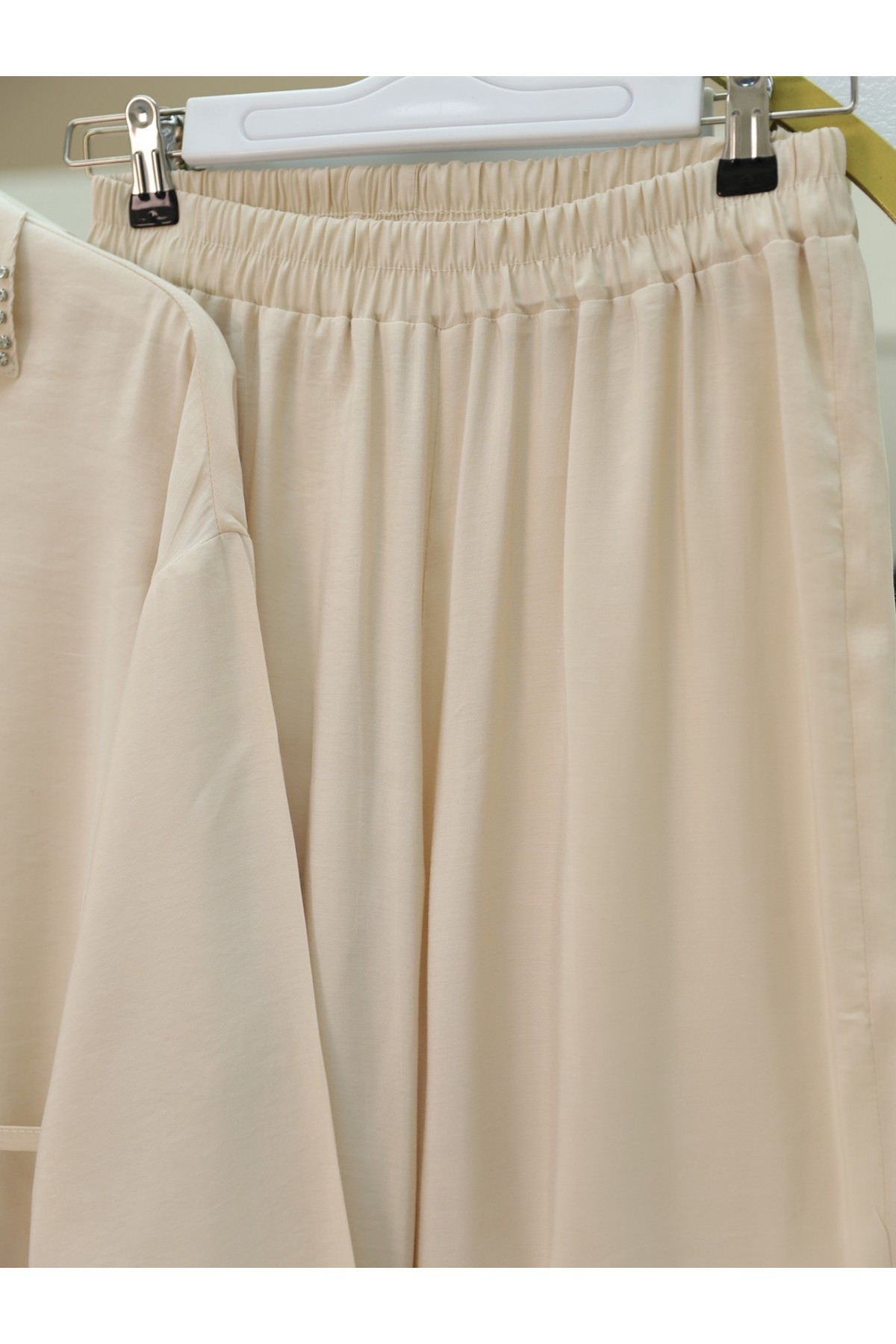 Yakası Taşlı Belden Bağlamalı Pantolonlu Takım -Bej