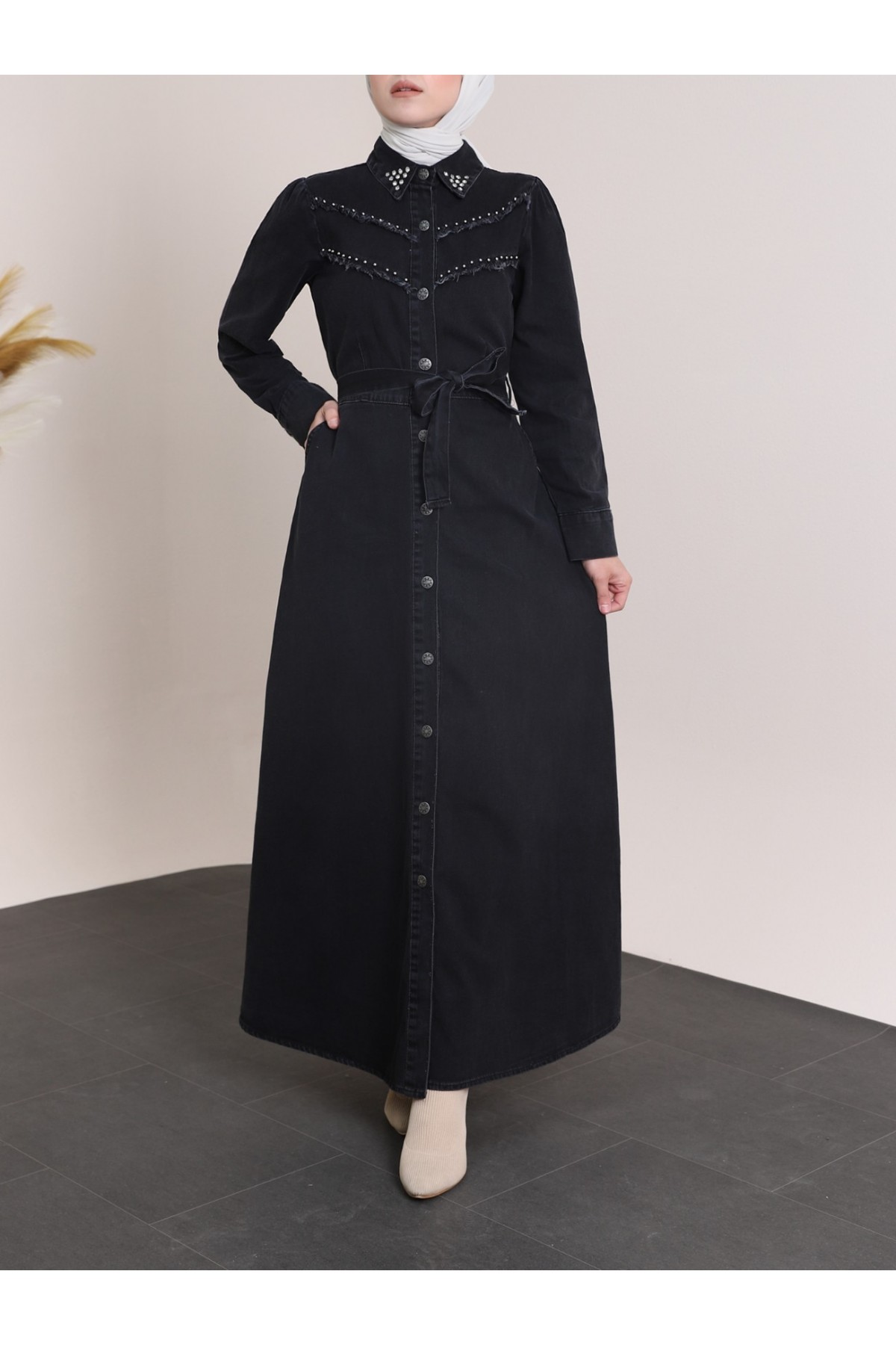 Yakası Ve Göğsü Taşlı Eskitme Kot Elbise -Siyah