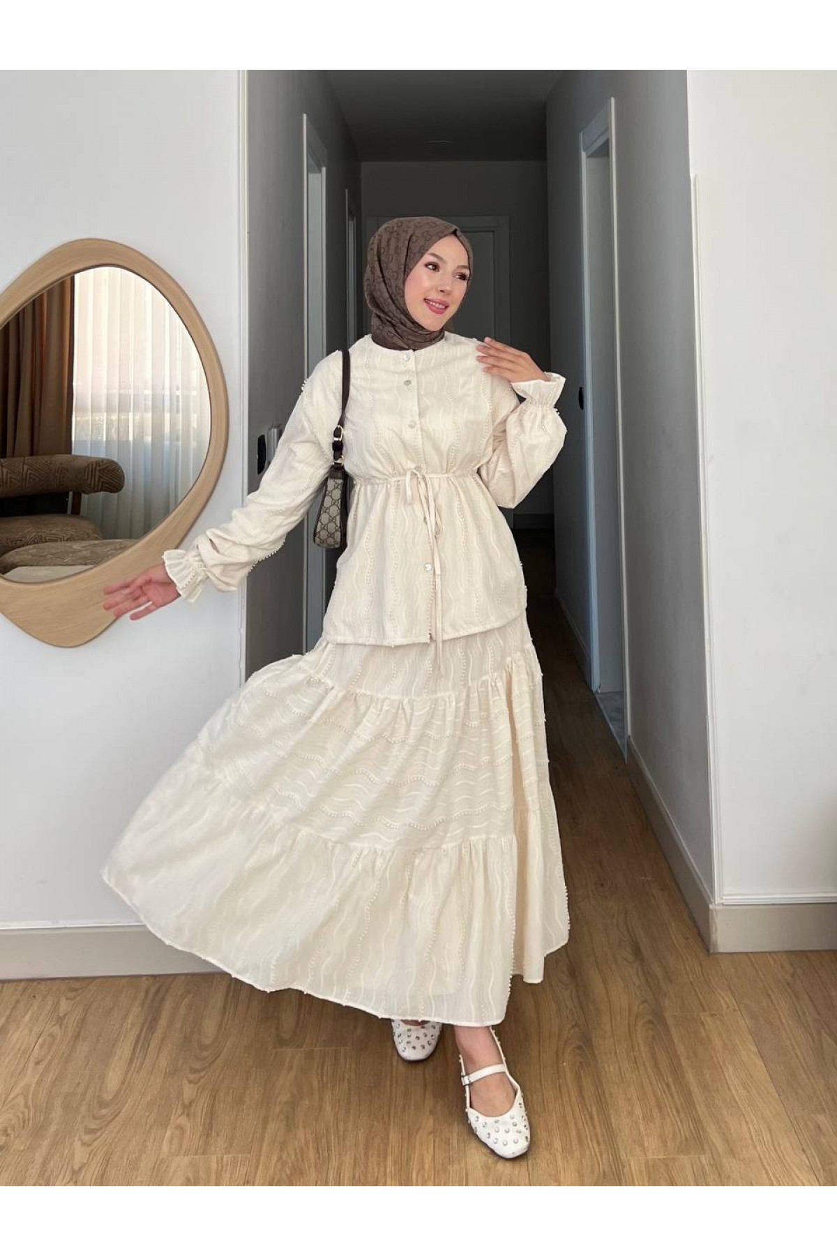 Önü Düğmeli Beli Bağcıklı Kolu Lastikli Etekli Dantelli Takım -Bej