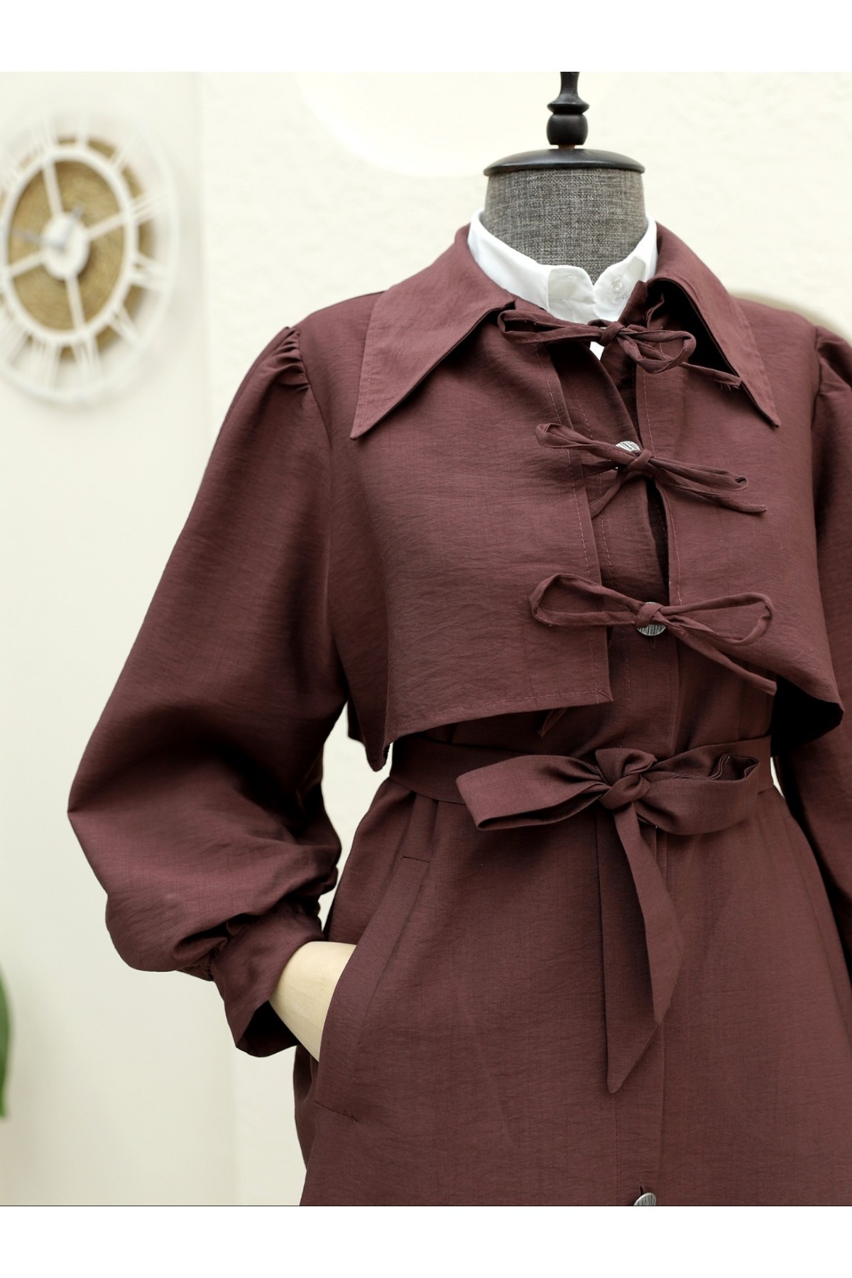 Önü Bağlama Detaylı Düğmeli Cepli Trençkot -Mürdüm