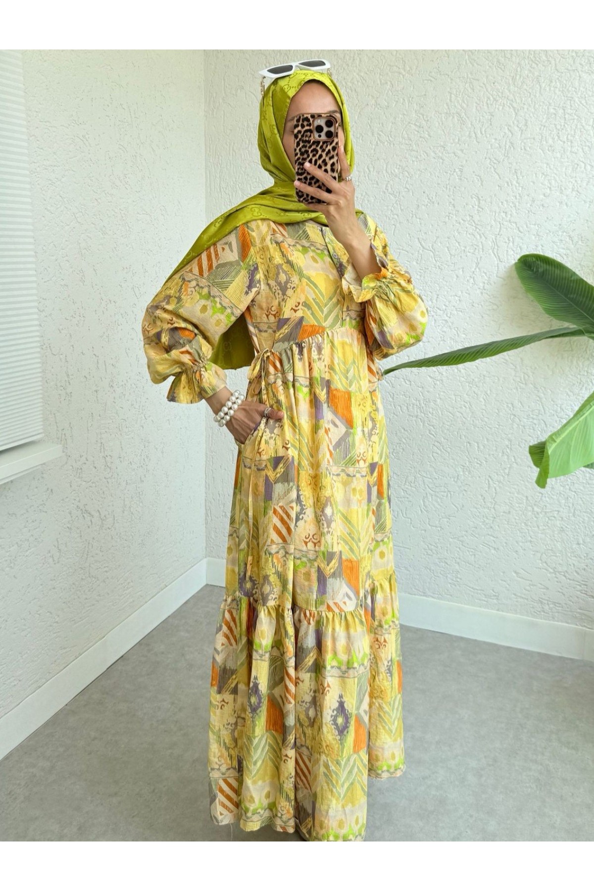 Yandan Bağcıklı Kolu Lastikli Yarım Düğmeli Viskon Elbise -Yağ Yeşili