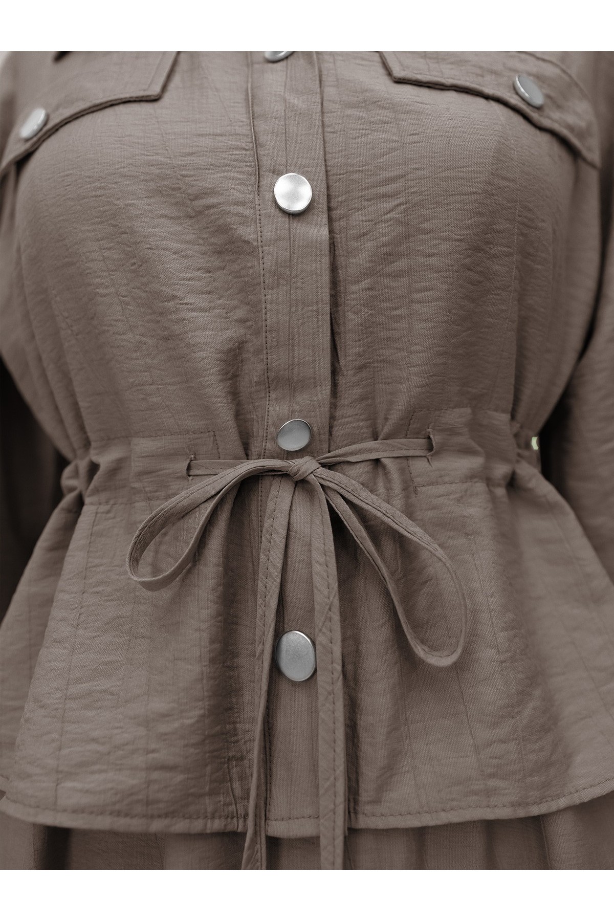 Metal Düğmeli Beli Bağlamalı Gömlek Jile Elbise  -Toprak