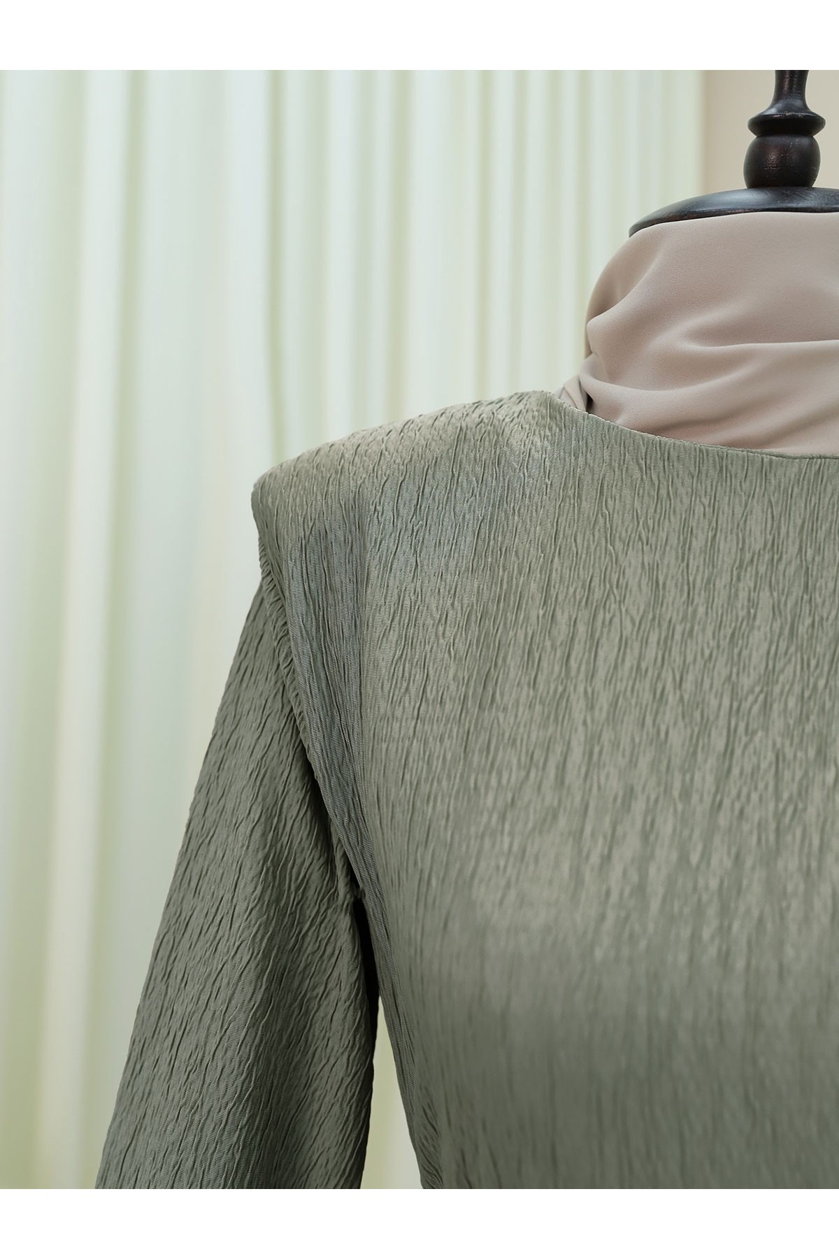 Omuzu Vatkalı Bağcıklı Bürümcük Elbise -Çağla Y.