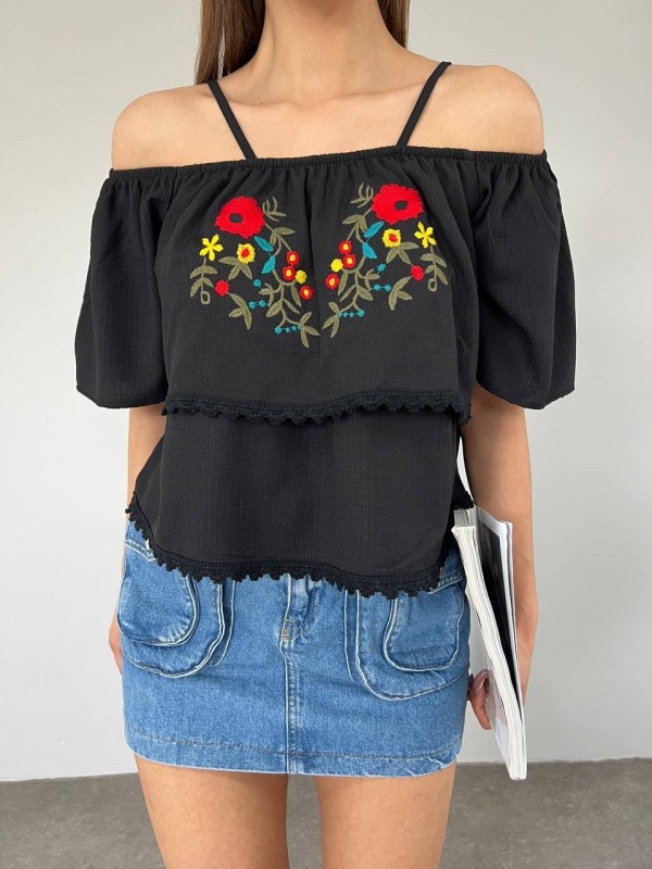Gül Nakışlı Güpürlü İp Askılı Tişort -Siyah